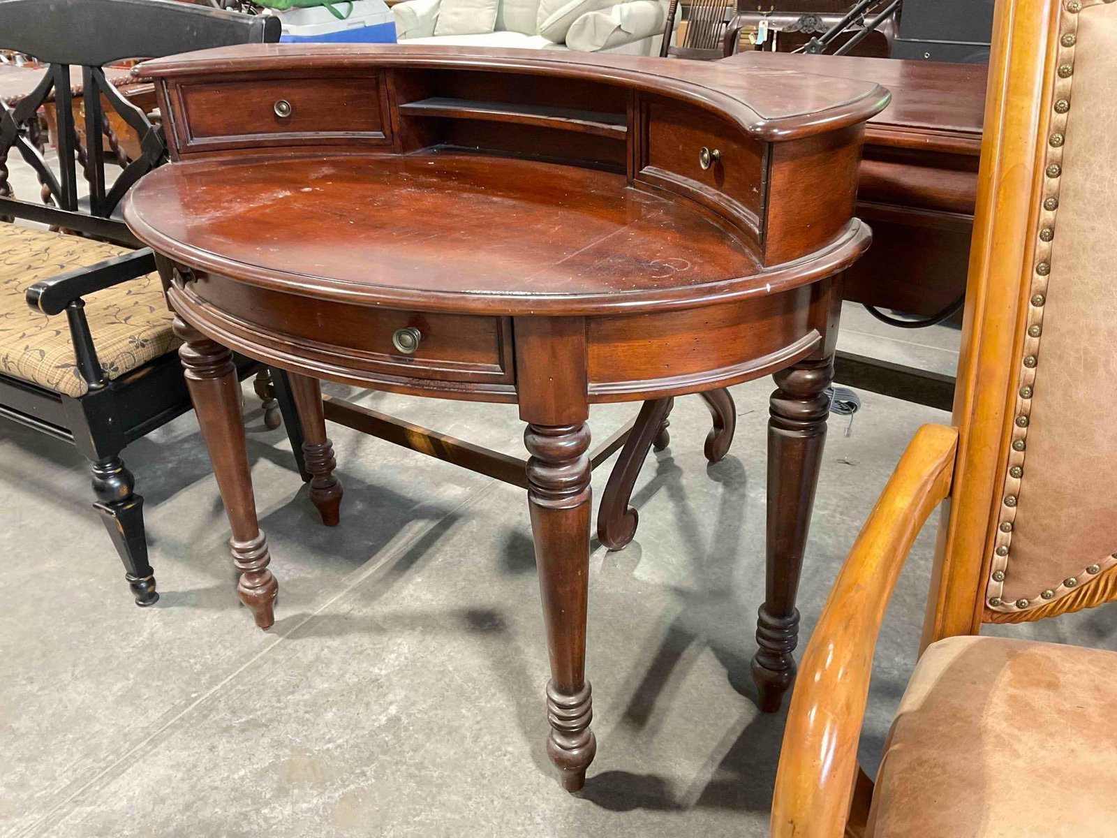 Seven Seas by Hooker Furniture Vintage Style Mahogany Wood Finish Oblong Writing Desk. See pics. - 2