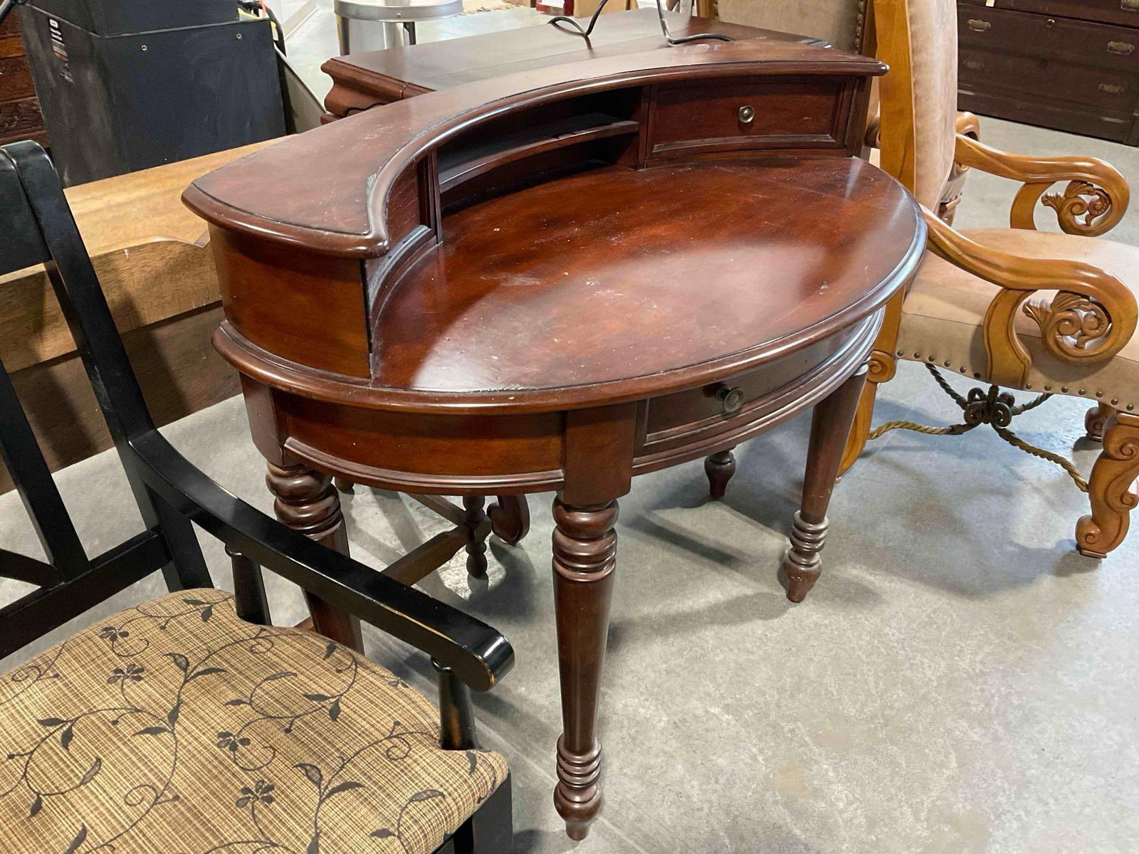 Seven Seas by Hooker Furniture Vintage Style Mahogany Wood Finish Oblong Writing Desk. See pics. - 3