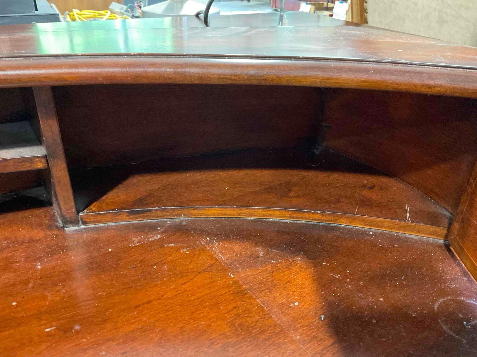 Seven Seas by Hooker Furniture Vintage Style Mahogany Wood Finish Oblong Writing Desk. See pics. - 5