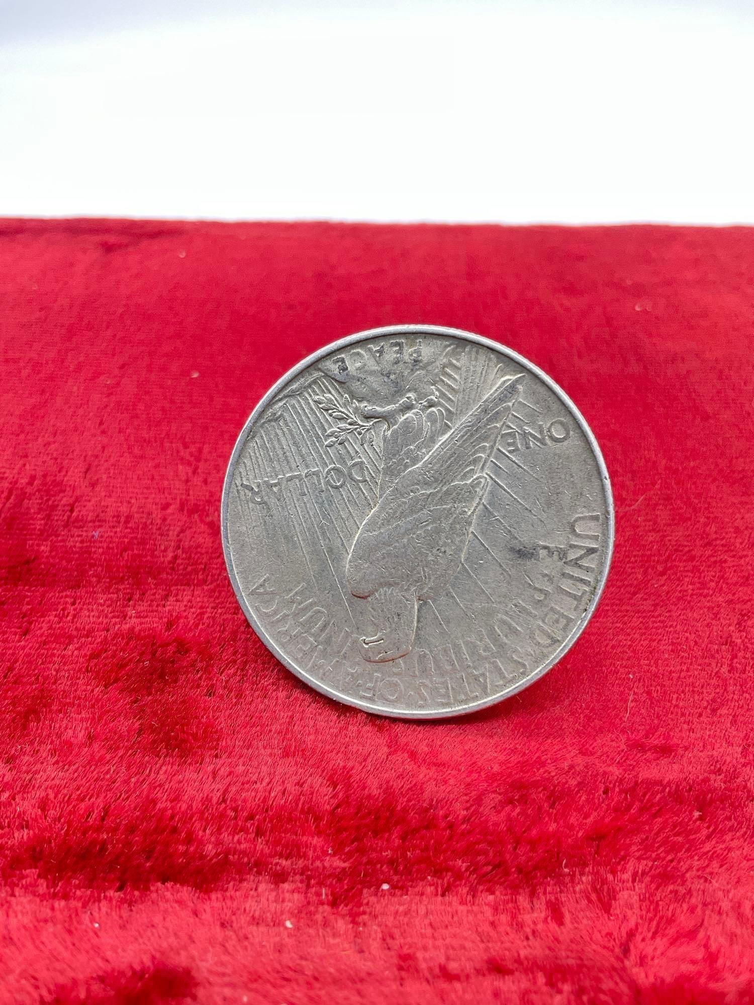 Antique 1922 Silver Peace Dollar coin is in nice condition see pics - 2