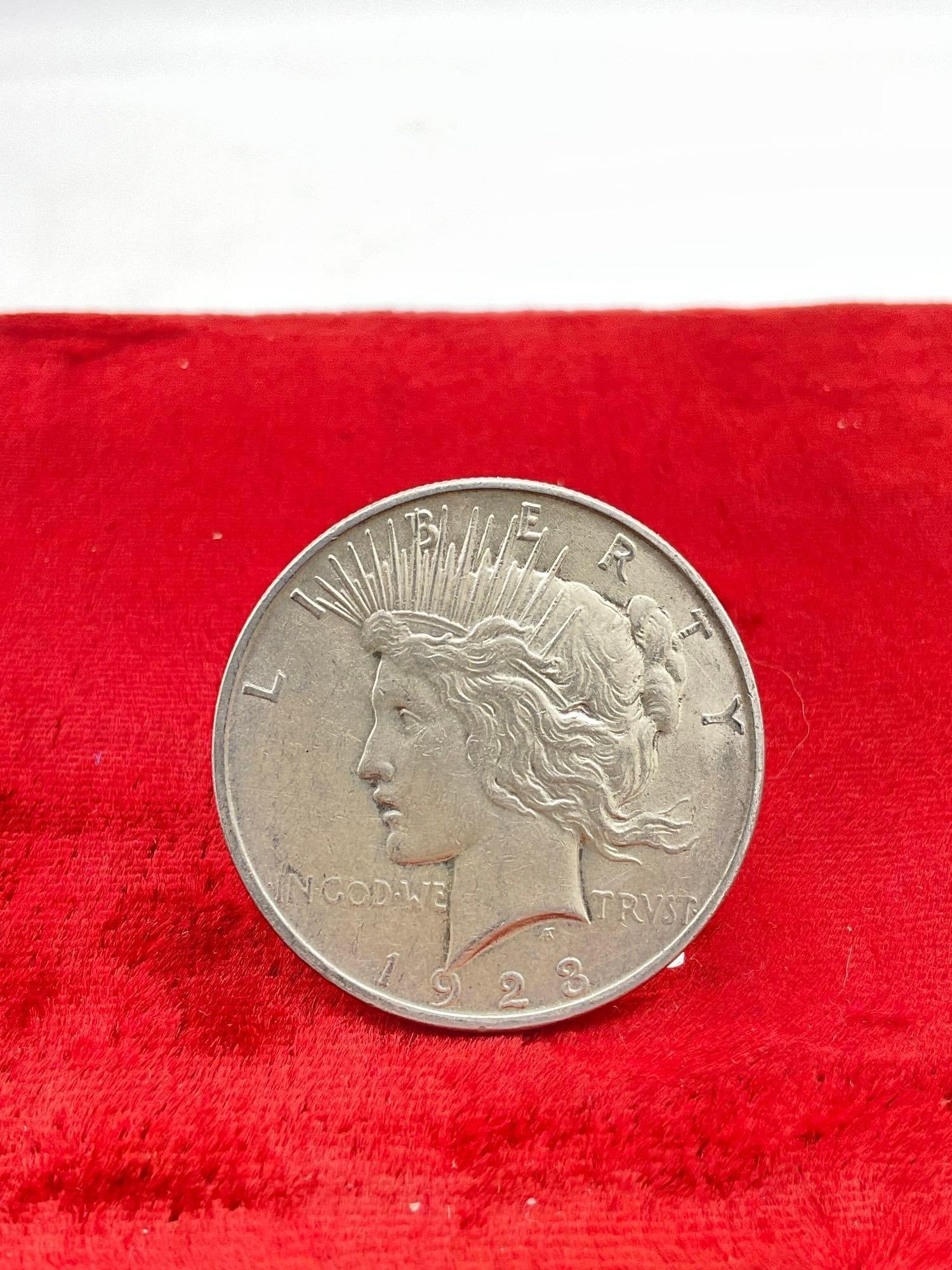 Antique 1923-D Silver Peace Dollar coin is in nice condition see pics: C-5880