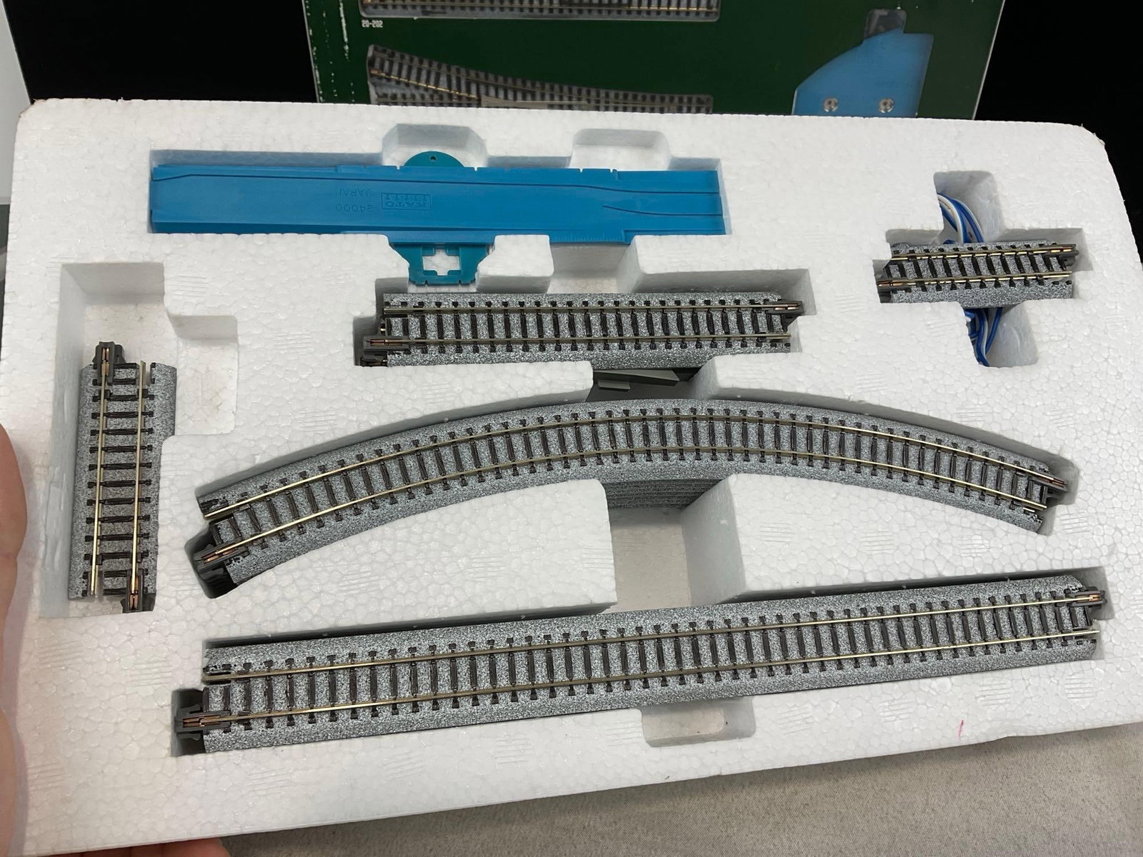 Kato Unitrack 2 Sets, 20-831 K1 Standard Set & 20-832 K2 electric turnout set, N-Gauge size - 5