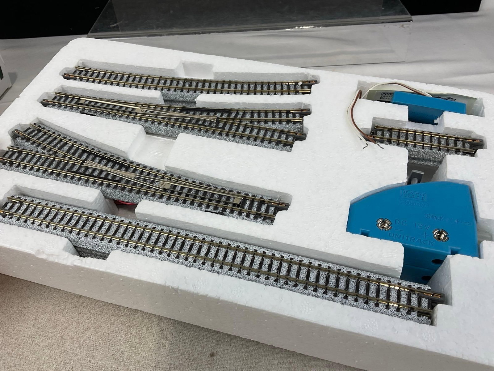 Kato Unitrack 2 Sets, 20-831 K1 Standard Set & 20-832 K2 electric turnout set, N-Gauge size - 9
