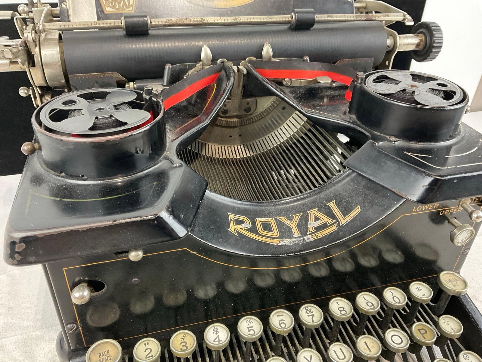 Antique 1915 Royal Typewriter model 10, Beveled Glass sides, 11h x 16w x 16d inches - 3