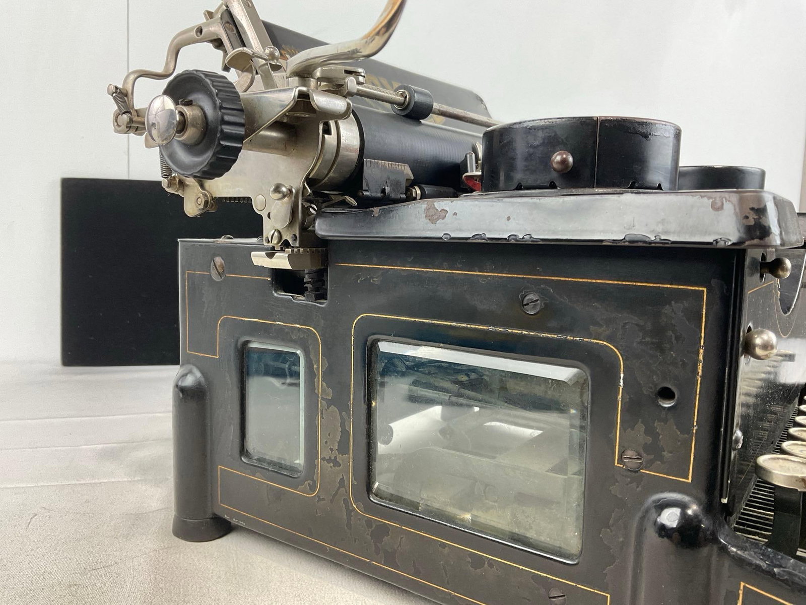 Antique 1915 Royal Typewriter model 10, Beveled Glass sides, 11h x 16w x 16d inches - 6