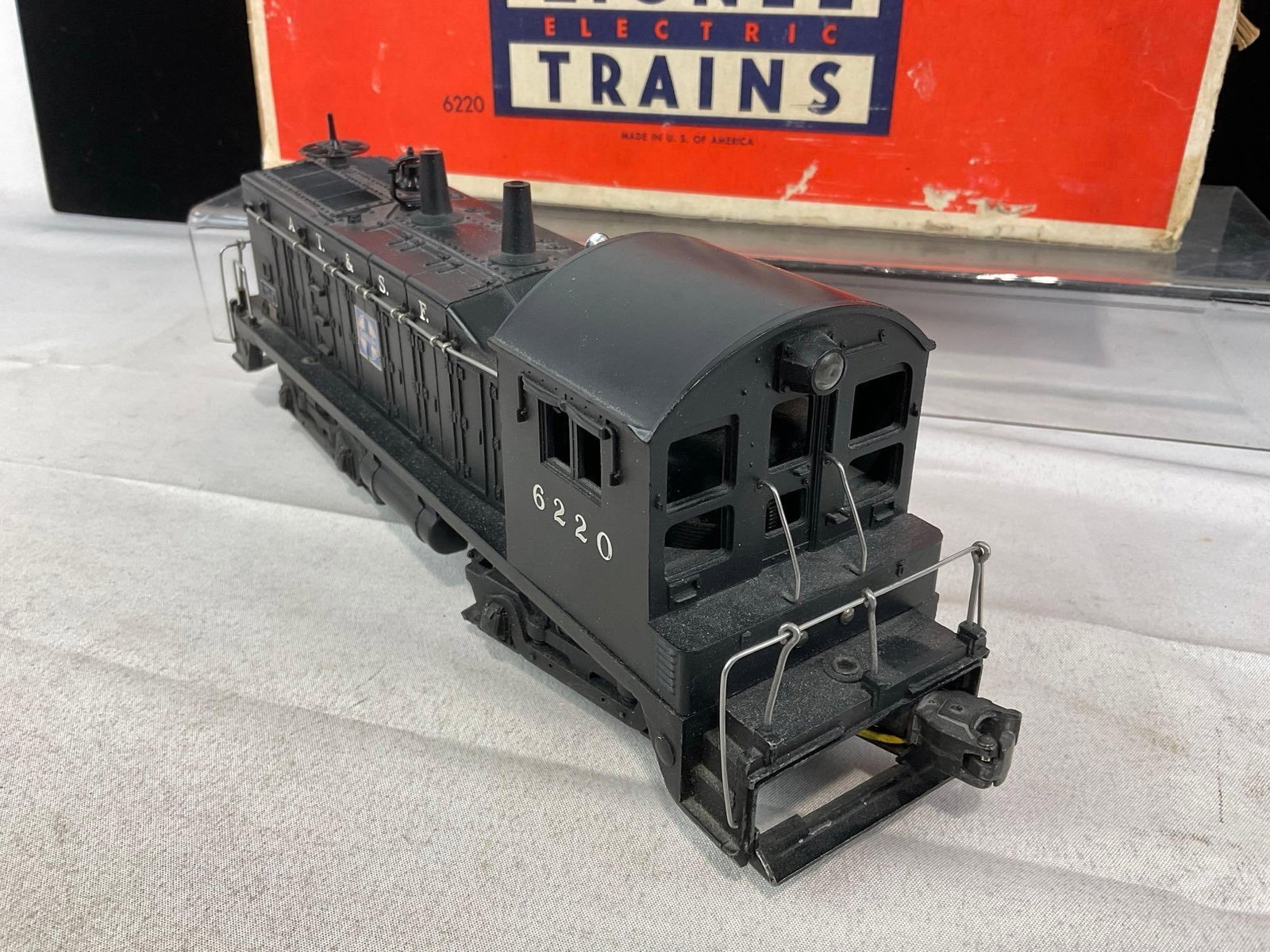 Vintage 1950s Lionel Electric Train, A.T.& S.F. #6220, O-Scale Locomotive w/box - 4