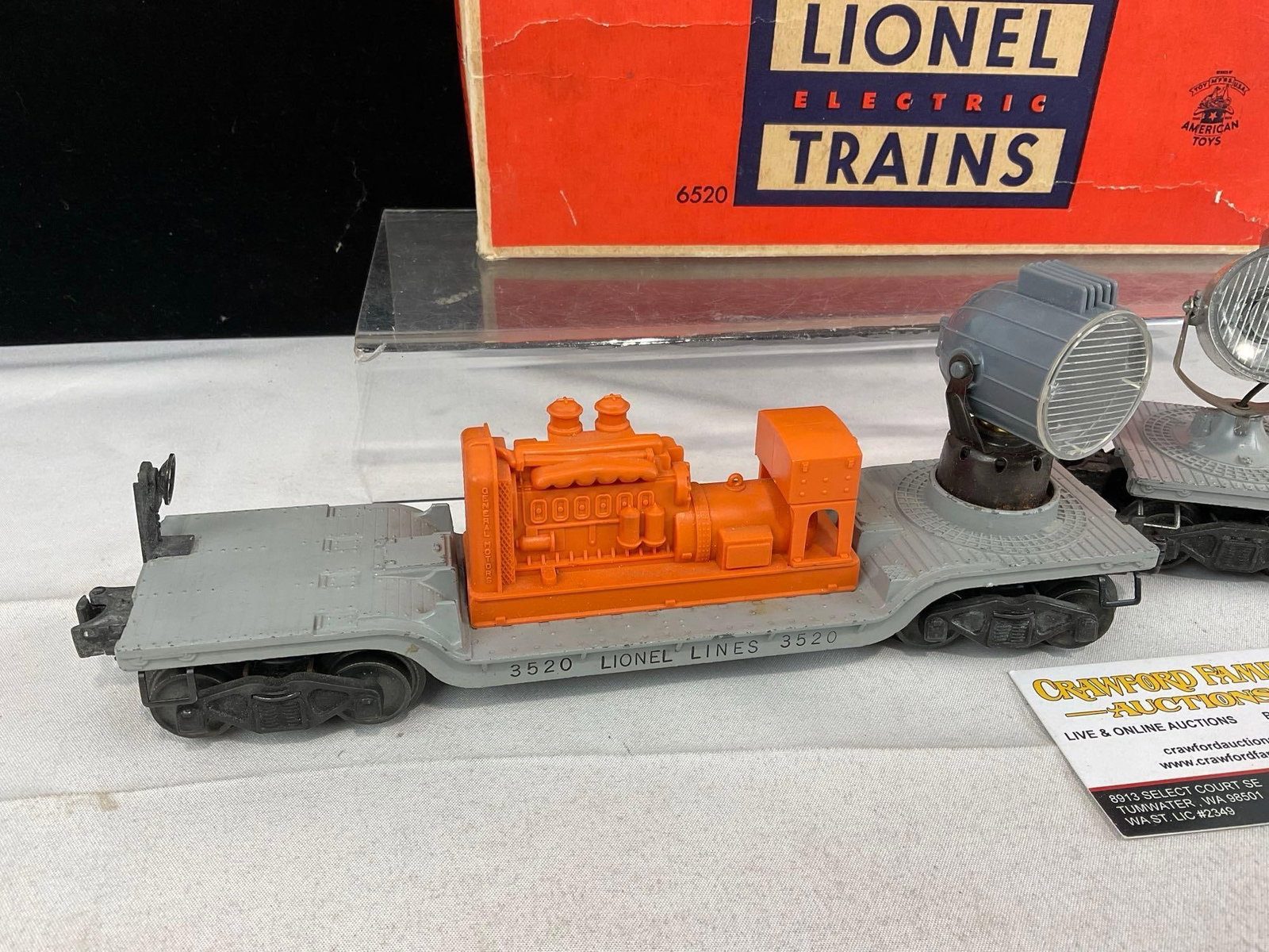 2 1950s Lionel Electric Trains O-Scale, Searchlight Flatcars, 3520 Yellow & 6520 Maroon Generators - 2
