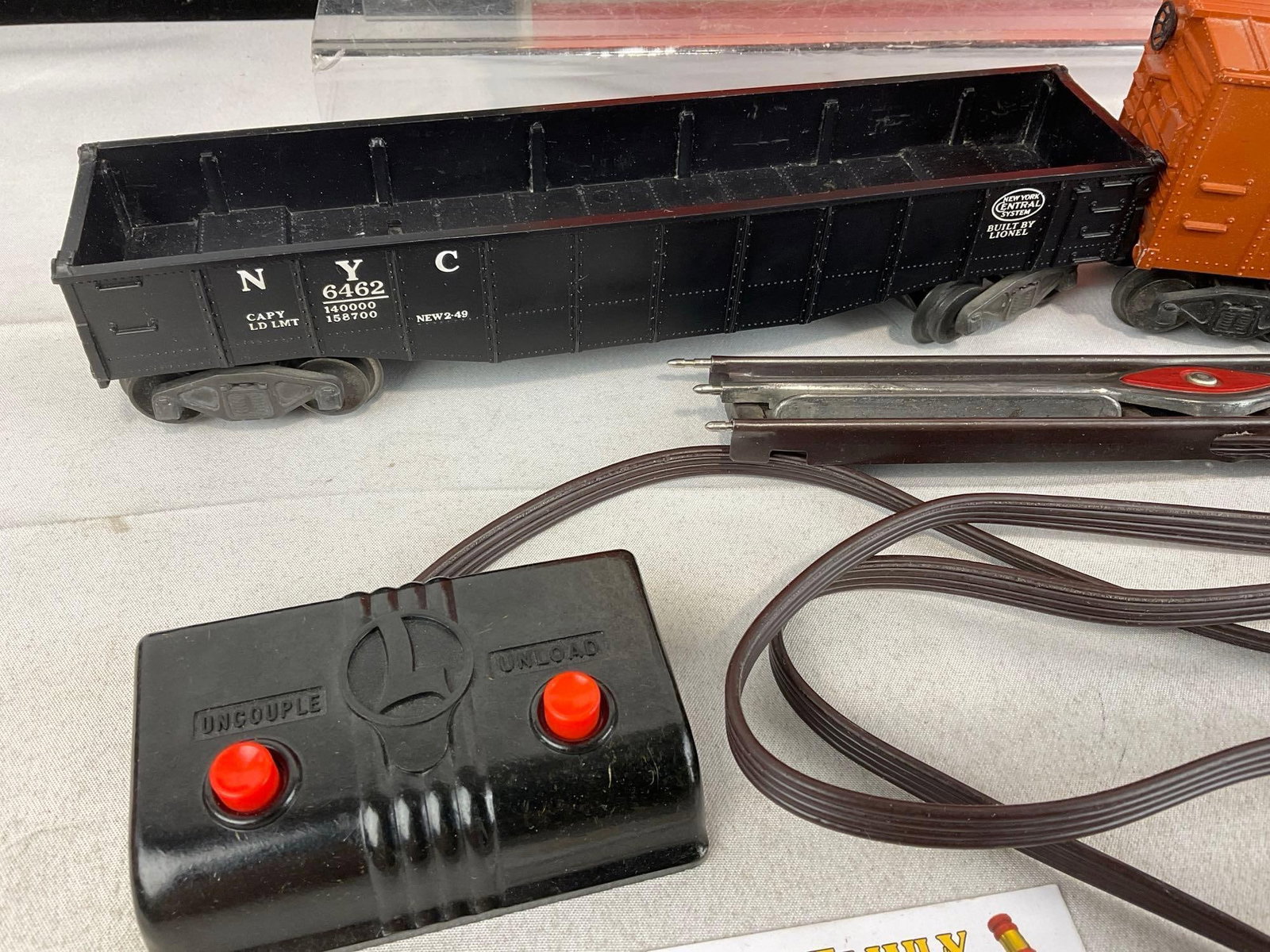 O-Gauge Lionel Electric Trains 3464 NYC Boxcar, 6019 Remote Uncoupler & 6462 NYC Gondola Car w/bo... - 2