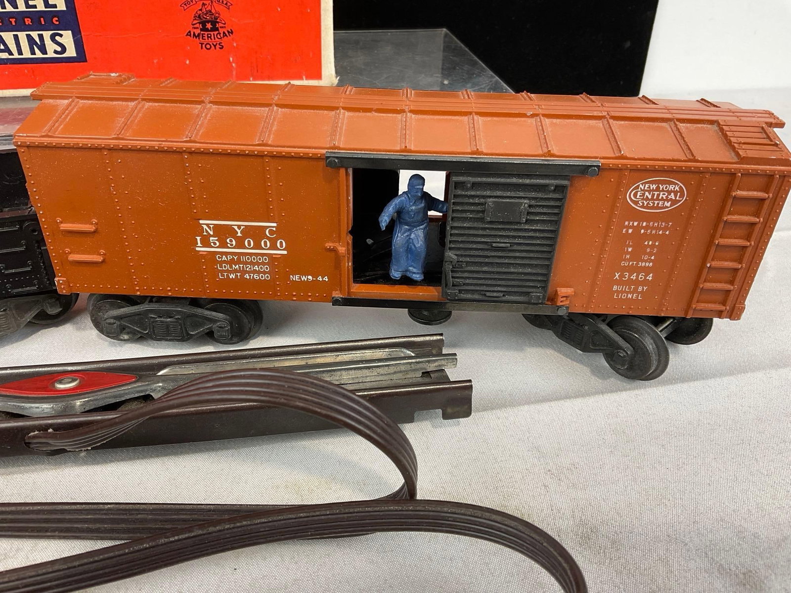O-Gauge Lionel Electric Trains 3464 NYC Boxcar, 6019 Remote Uncoupler & 6462 NYC Gondola Car w/bo... - 3