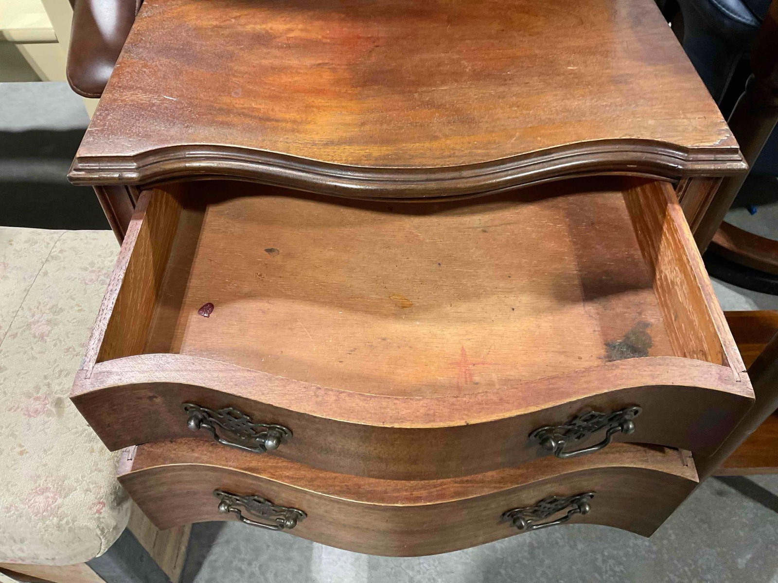 Vintage Mahogany Wood Side End Table w/ 3 Drawers. Good Condition. See pics. - 5