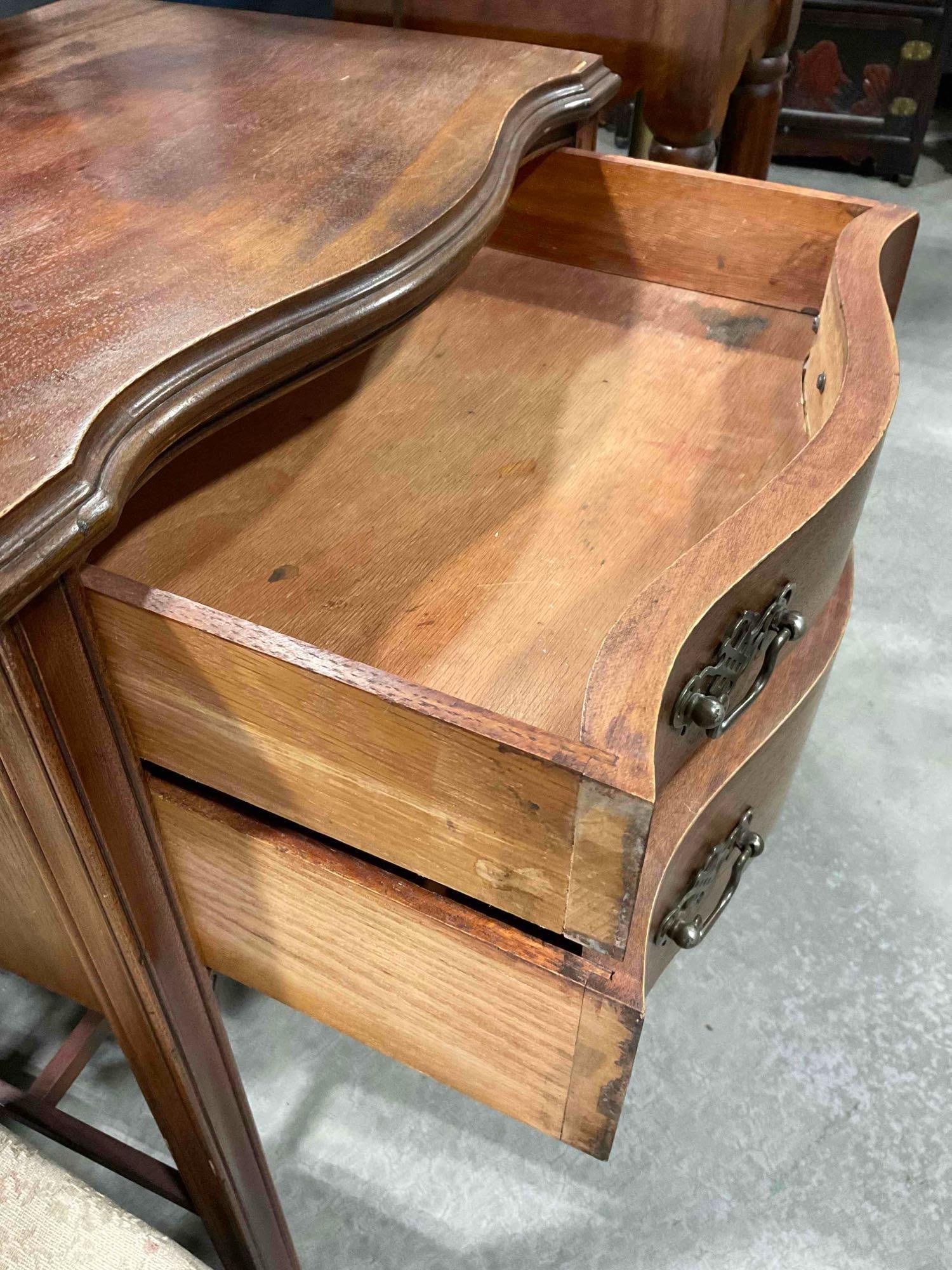 Vintage Mahogany Wood Side End Table w/ 3 Drawers. Good Condition. See pics. - 6