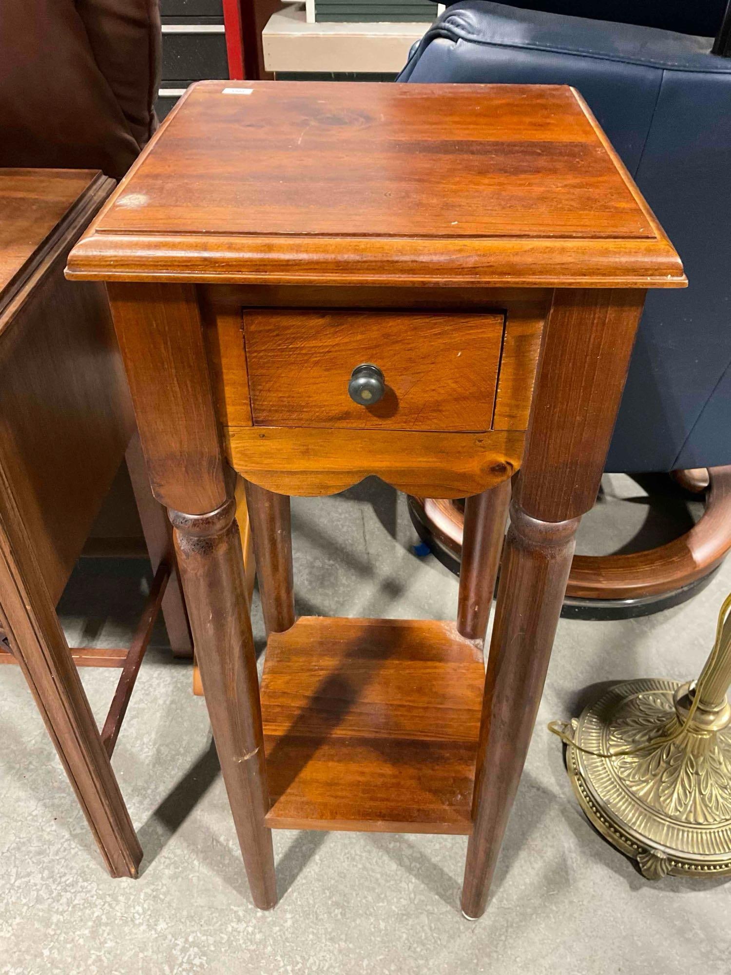 Pier 1 Mahogany Wood Side 2-Tier Planter Table w/ Drawer. Good Condition. See pics.: Pier 1 Mahogany Wood Side 2-Tier Planter Table w/ Drawer. Good Condition. Minor wear indicative of age and use, otherwise looks to be in good condition. Measures 12" x 12" x 32" DM-5860 *Freight