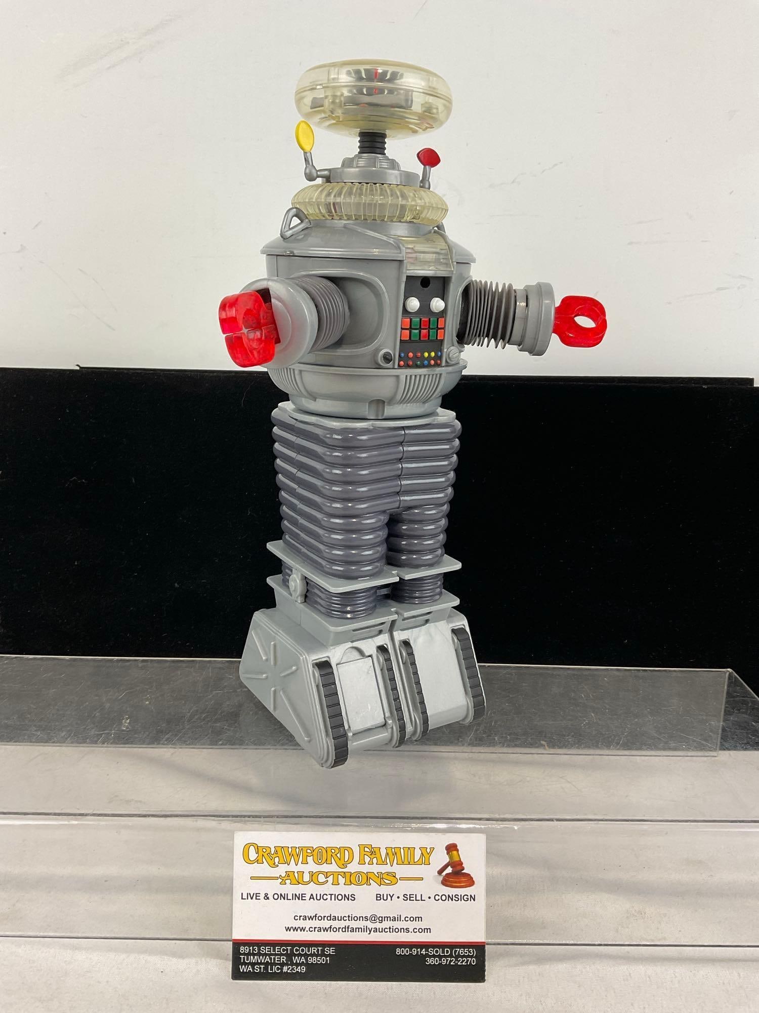 Lost In Space Robot Figure, 1997 Newline Prod. Trendmasters, 11h x 9w x 5d: Appears to be in good shape. The piece measures approx 11h x 9w x 5d inches. See pics. E-5430