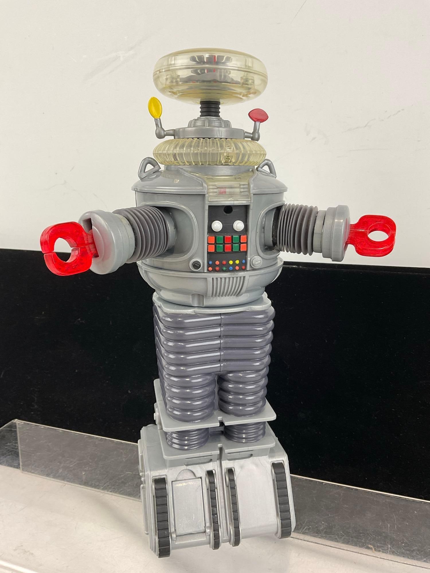 Lost In Space Robot Figure, 1997 Newline Prod. Trendmasters, 11h x 9w x 5d - 2