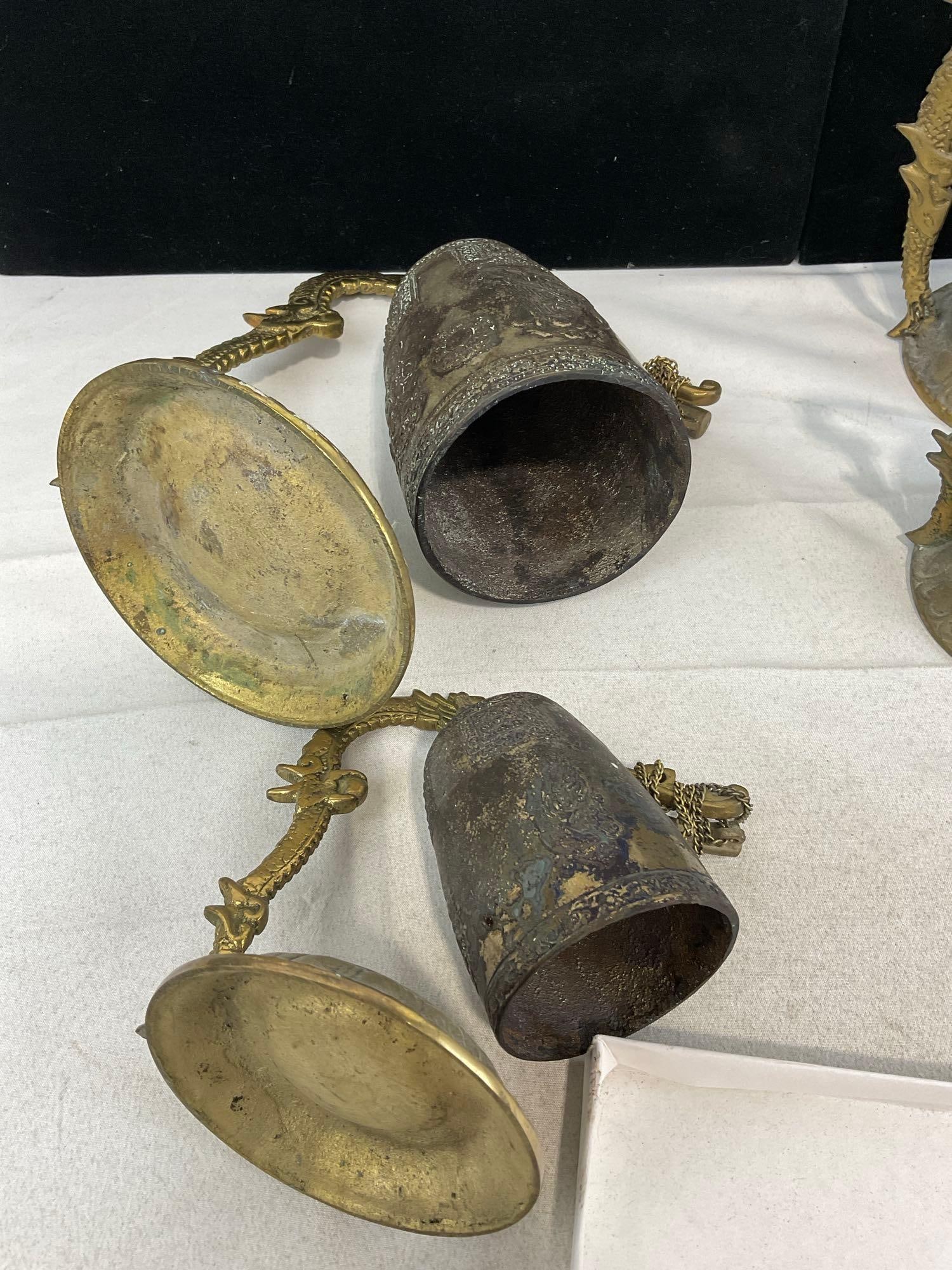 4x Chinese-Style Temple Bell on Dragon Figural Stands, different sizes - 4