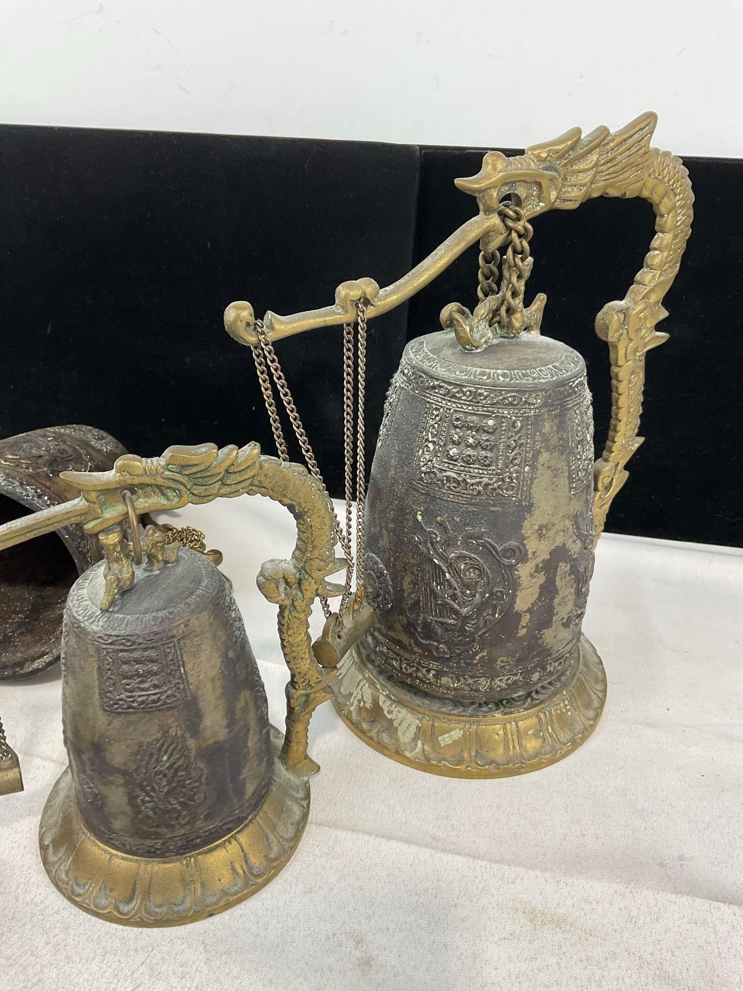 4x Chinese-Style Temple Bell on Dragon Figural Stands, different sizes - 5