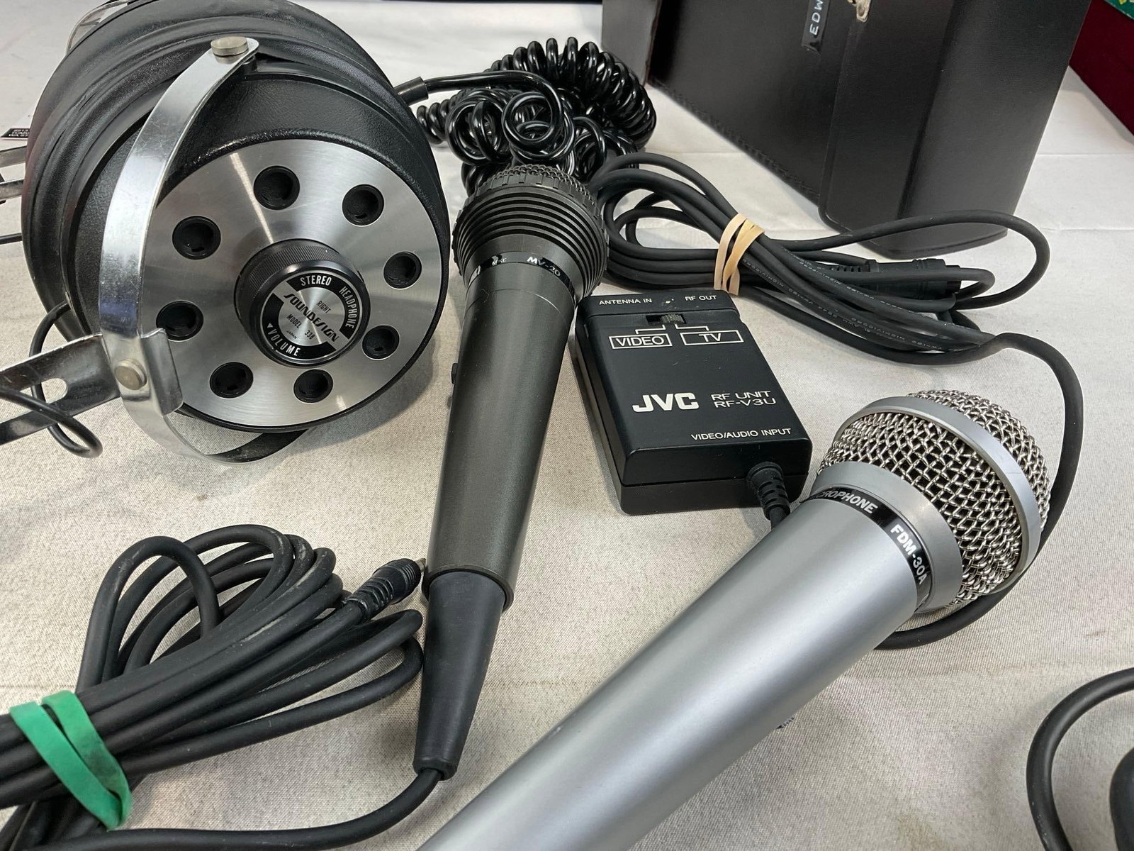 B&K Model 1246 Digital LG Color Generator, FUGA FDM-30A Mic, Soundesign model 338, JVC RF Unit - 7
