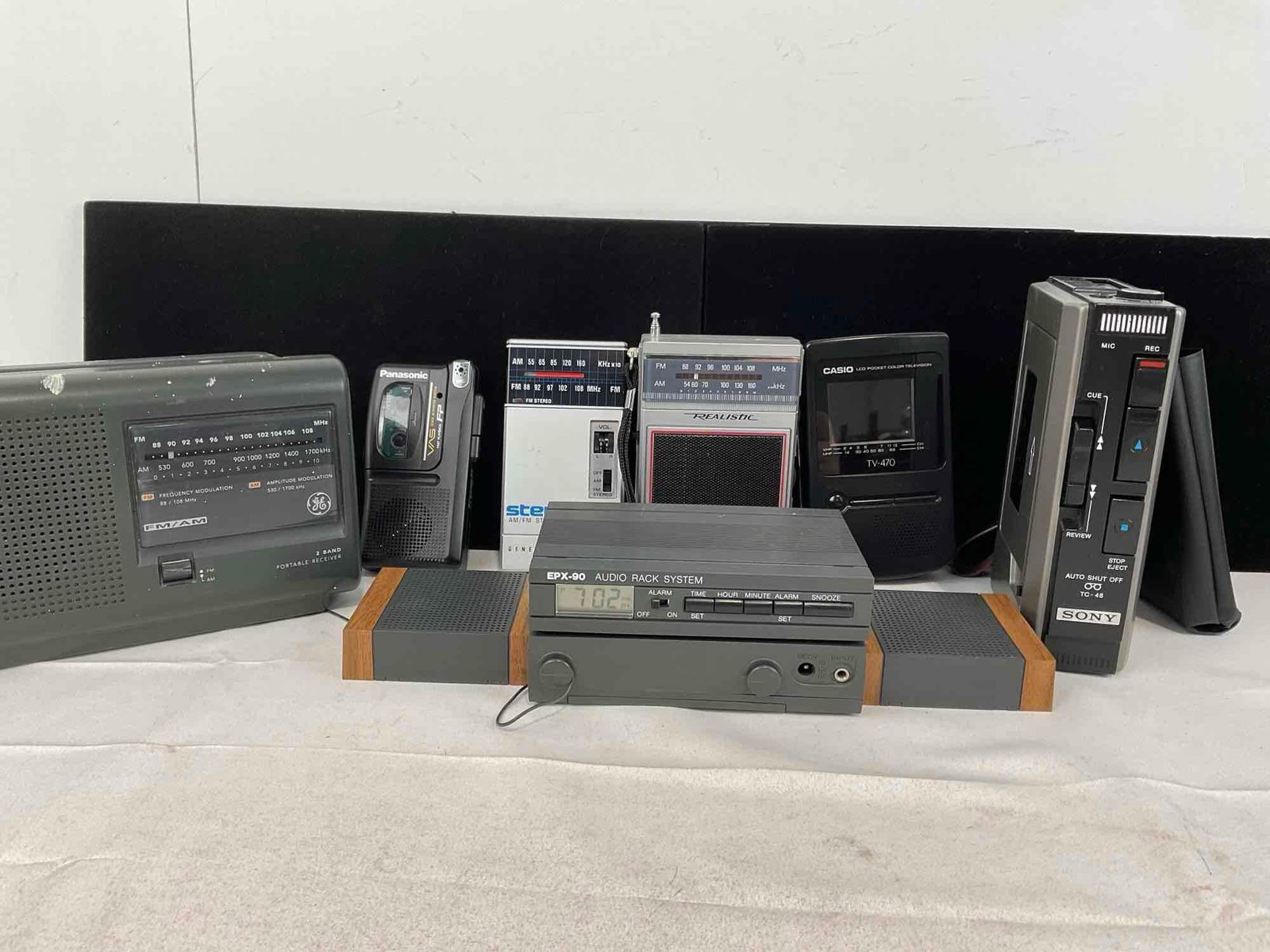 Asst. Vintage Tape Players & Radios, GE, Panasonic, Realistic, Casio, Sony & EPX-90 (1 of 3)