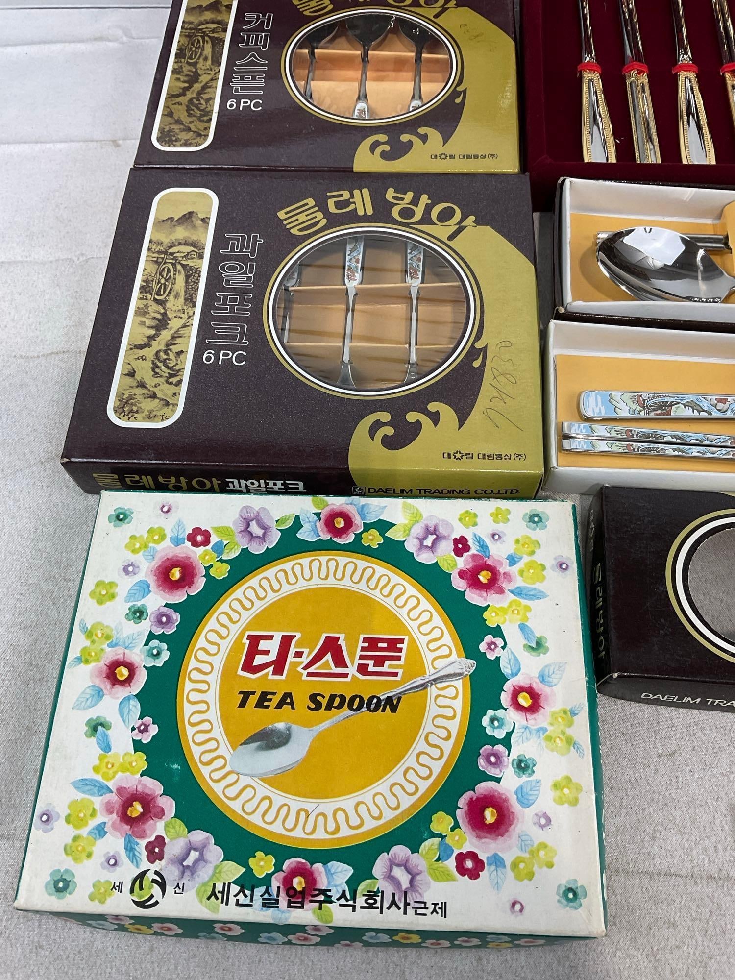 Collection of Chinese & Korean Spoons, Tea & Soup, + Small Chop Sticks, in box & cases - 4