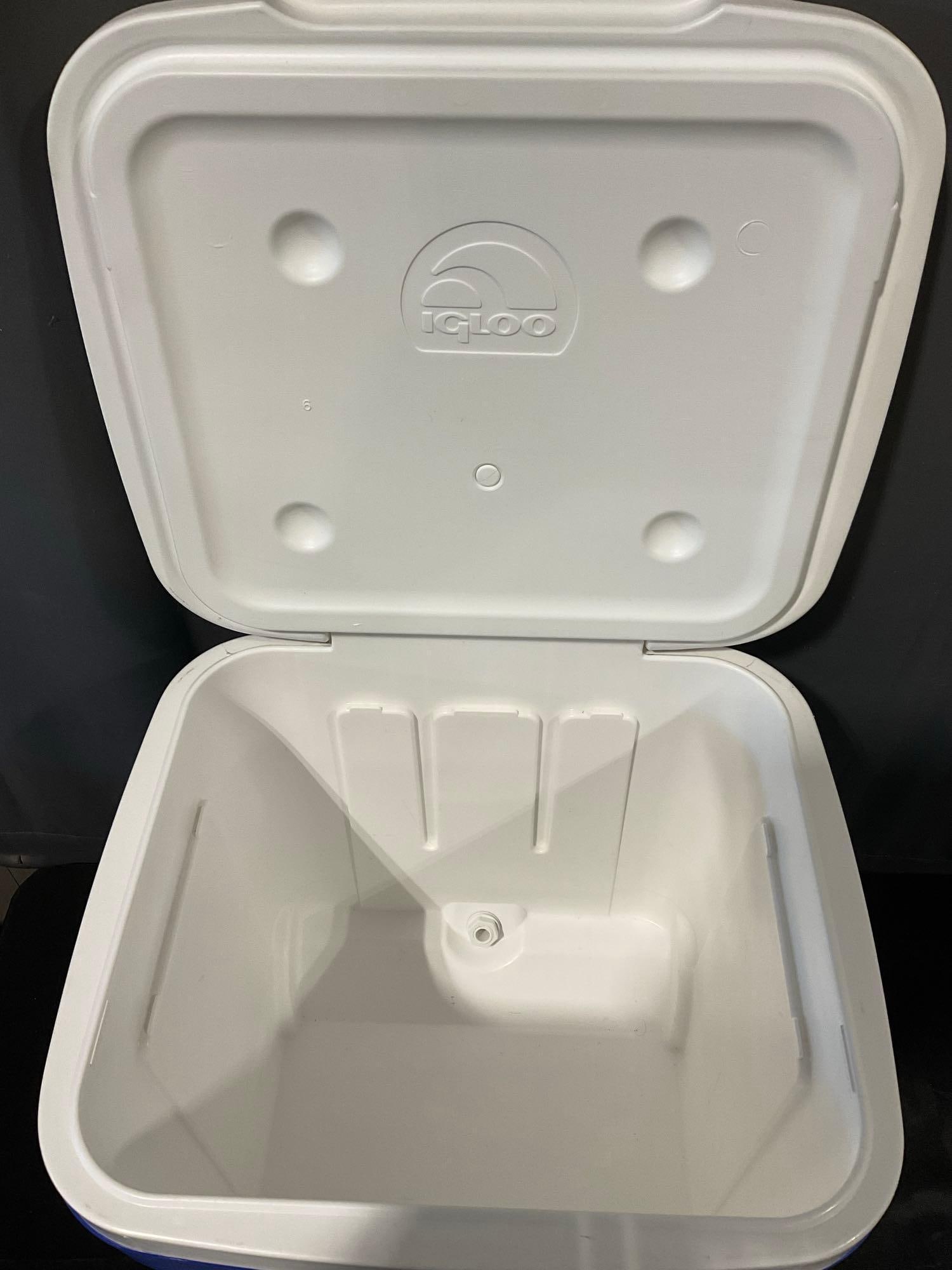 Igloo Ice Cube Chest Cooler, Blue & White, 60 quart size, 22h x 19w x 20d inches - 2