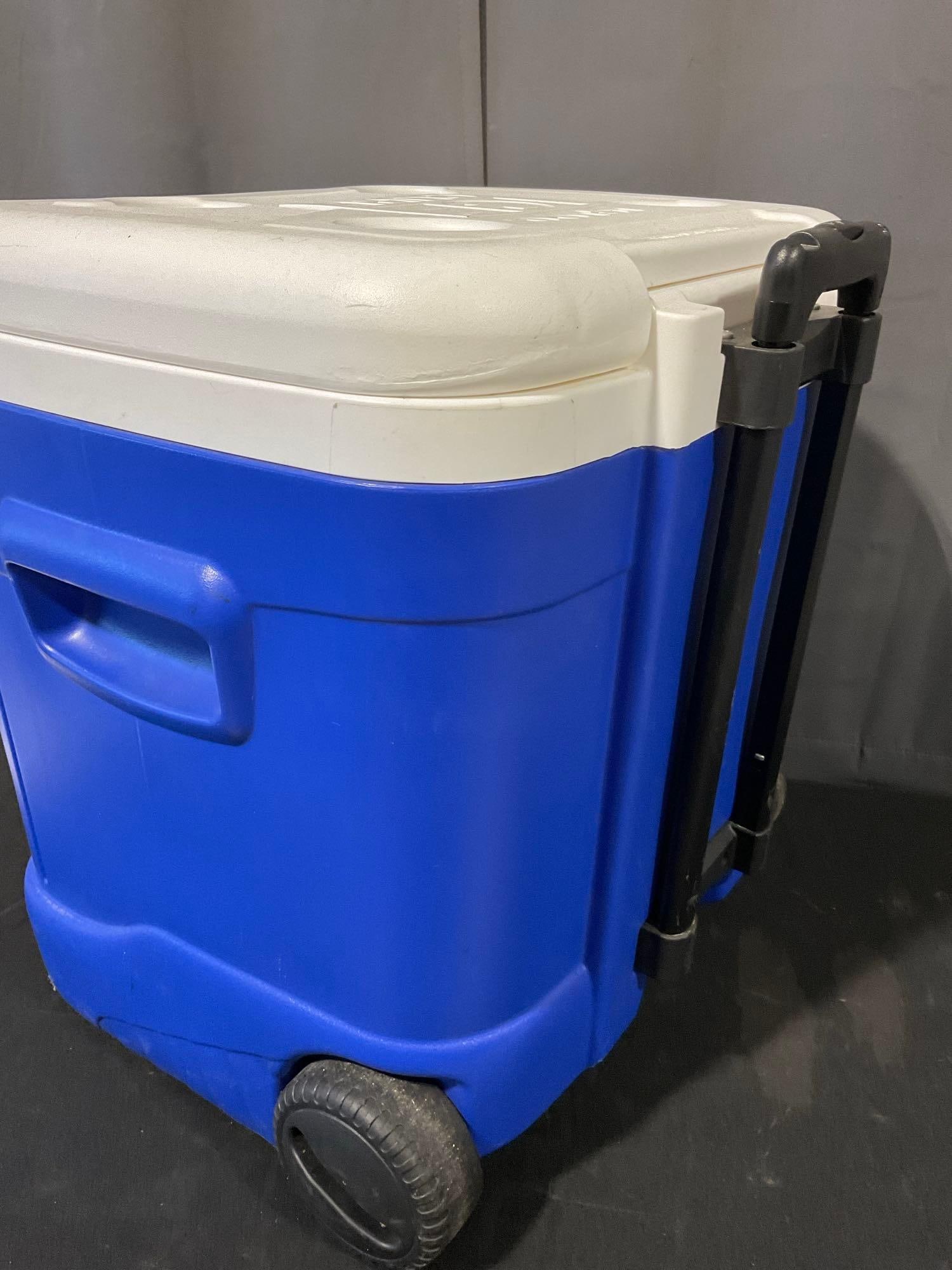 Igloo Ice Cube Chest Cooler, Blue & White, 60 quart size, 22h x 19w x 20d inches - 3