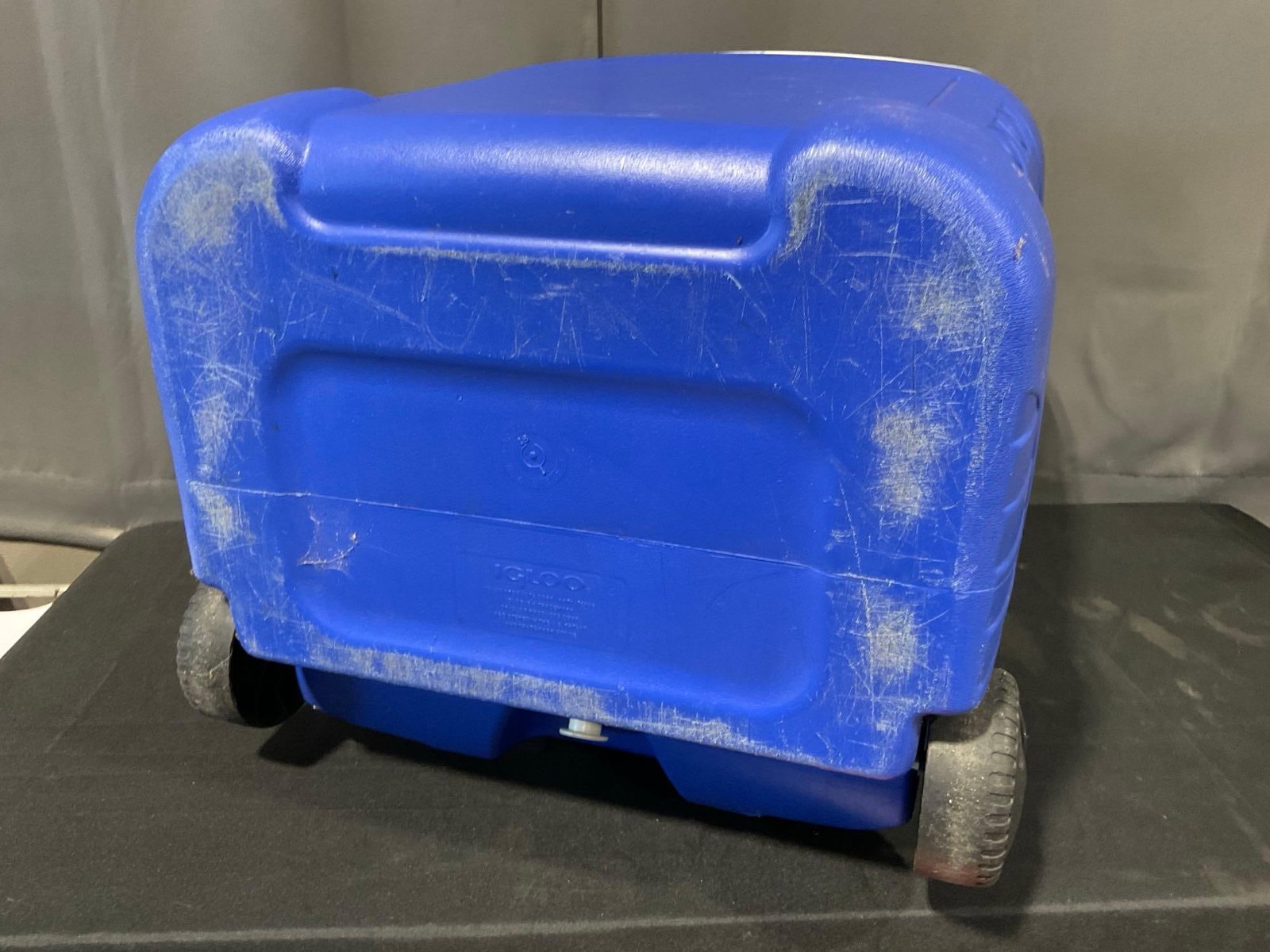 Igloo Ice Cube Chest Cooler, Blue & White, 60 quart size, 22h x 19w x 20d inches - 4