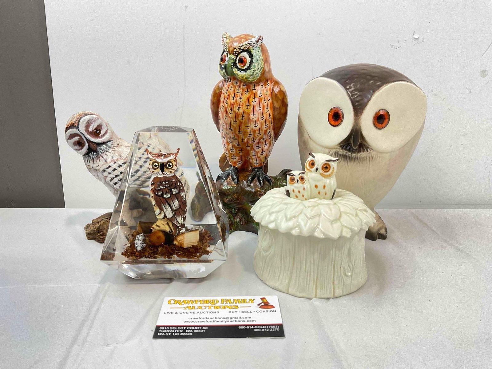 5 pcs Vintage Owl Figurines, incl. 1x Carved & Painted Wood, 3x Ceramic & 1x Resin. See pics.: 5 pcs Vintage Owl Figurines, incl. 1x Carved & Painted Wood, 3x Ceramic & 1x Resin. Minor wear indicative of age and use, otherwise looks to be in good condition. Fits in box measuring 12" x 1