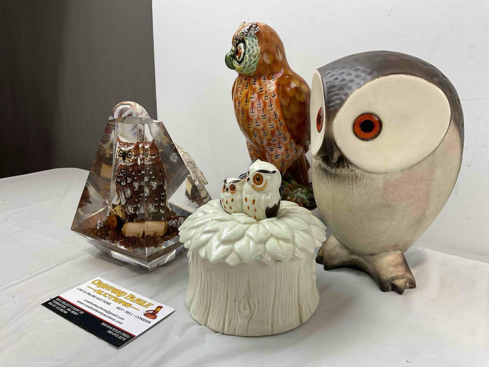 5 pcs Vintage Owl Figurines, incl. 1x Carved & Painted Wood, 3x Ceramic & 1x Resin. See pics. - 2