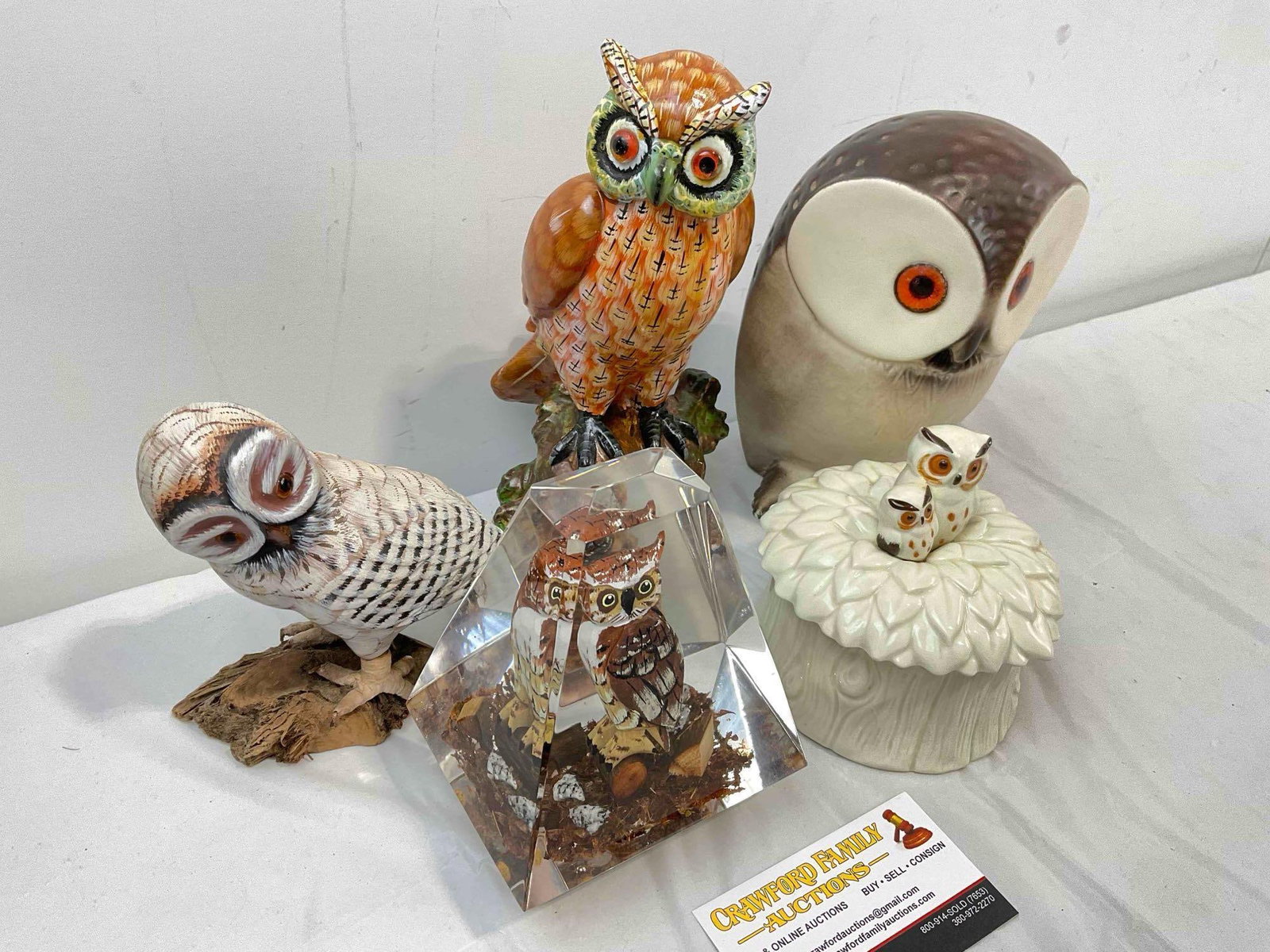 5 pcs Vintage Owl Figurines, incl. 1x Carved & Painted Wood, 3x Ceramic & 1x Resin. See pics. - 3