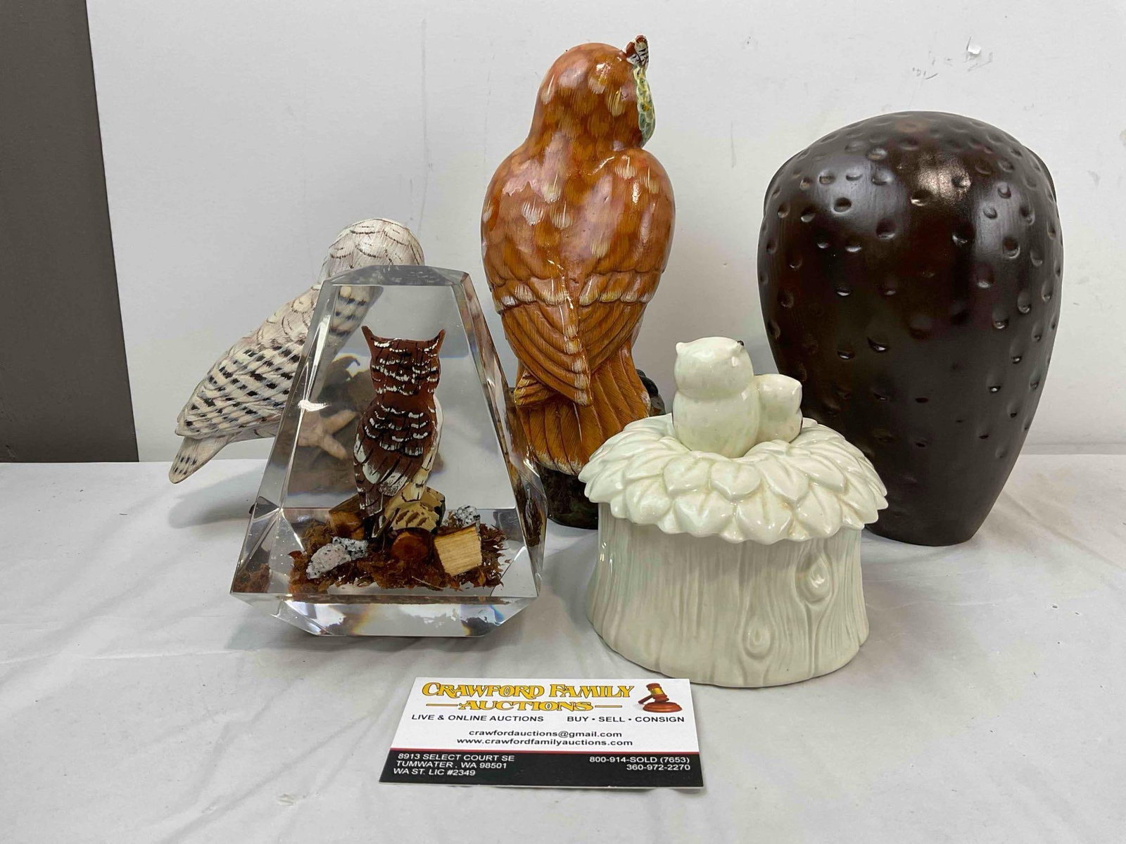 5 pcs Vintage Owl Figurines, incl. 1x Carved & Painted Wood, 3x Ceramic & 1x Resin. See pics. - 4