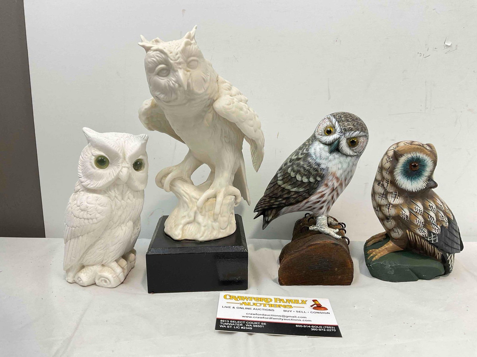 4 pcs Vintage Owl Figurines, incl. 3x Ceramic & 1x Carved & Painted Wood. Good Condition. (1 of 4)