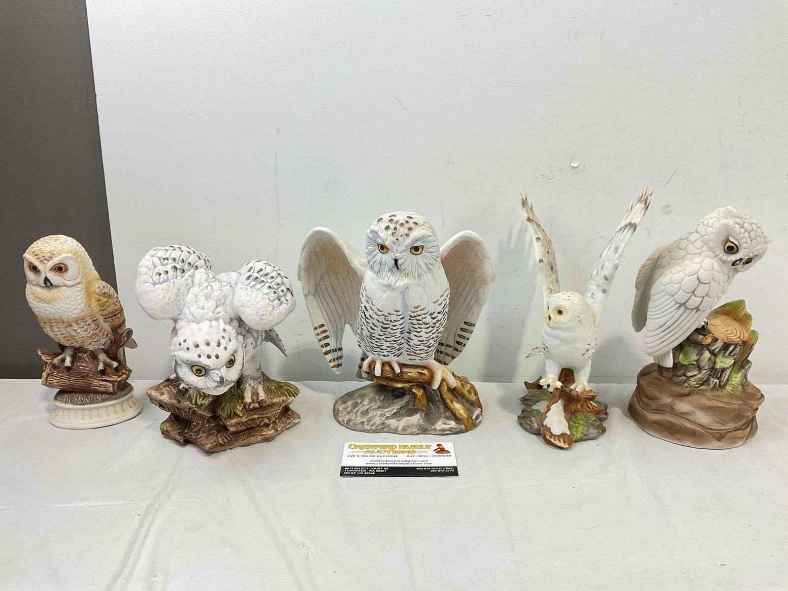 5 pcs Vintage Ceramic Owl Figurines, incl. 1x Music Box, 1x Enesco, 1x UTC Japan & More!: 5 pcs Vintage Ceramic Owl Figurines, incl. 1x Music Box, 1x Enesco, 1x UTC Japan & More! Minor wear indicative of age and use, one owl is missing a talon, otherwise looks to be in good condition. 