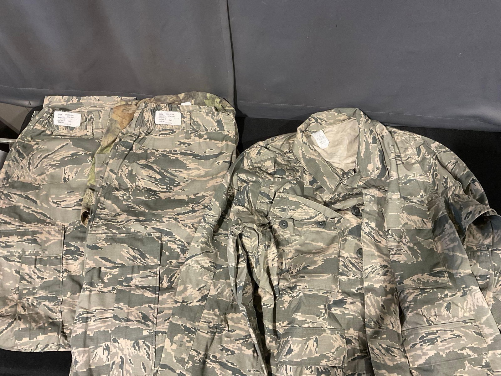 Air Force digital camo Fatigues, Several Utility Coat & Trousers, Size Medium & 34S - 9