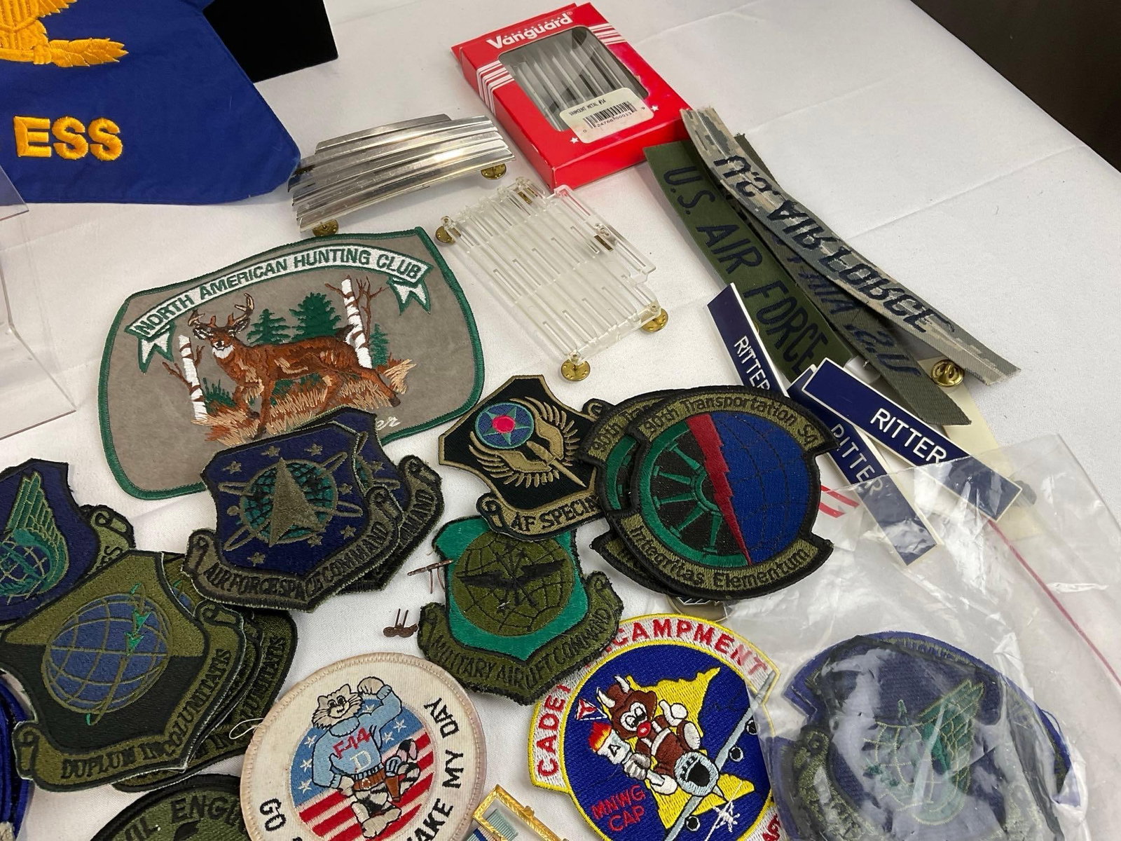 Large Collection of MIlitary Insignia, Pins, Patches & more, Air Force Memorabilia - 4