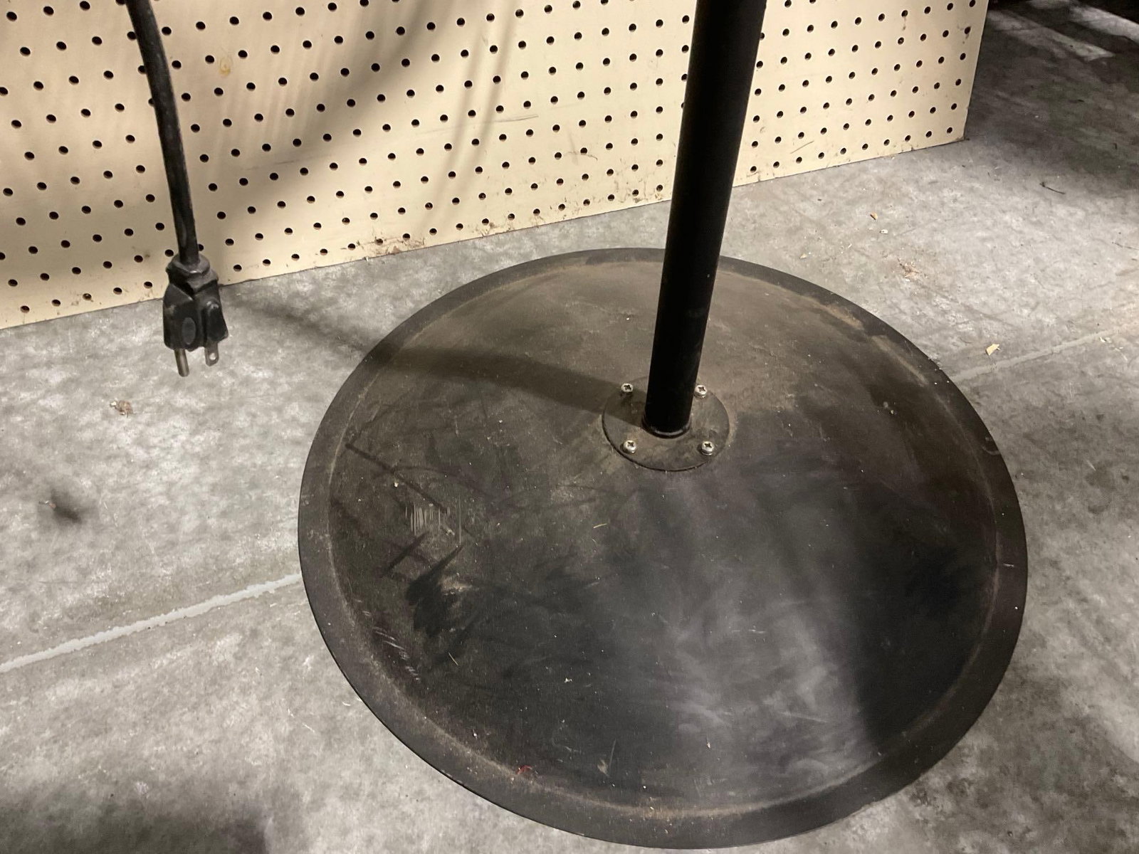 Utilitech Pro Model HVP-20S-OD Pedestal Fan, tested & working, 20 inch wide, 5 small fan blades - 3