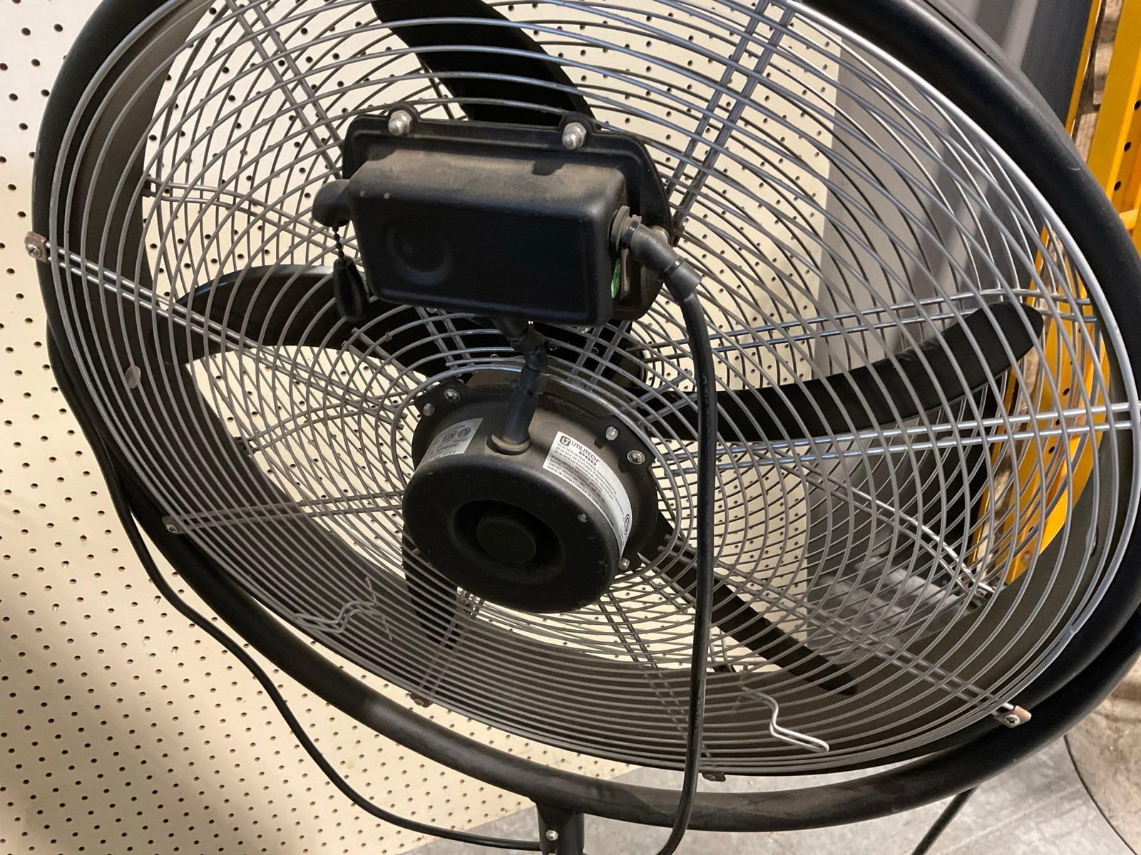 Utilitech Pro Model HVP-20S-OD Pedestal Fan, tested & working, 20 inch wide, 5 small fan blades - 4