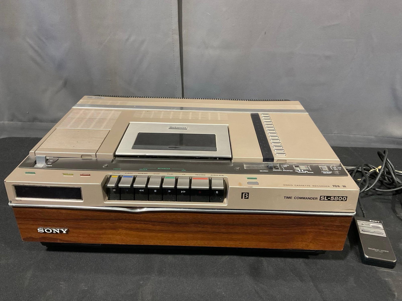 Sony Betamax SL-5800 Videocassette Recorder w/Remote, 8h x 20w x 16d inches: Previously tested & powers on by the consignor 1 year ago. Appears to be in good shape. The piece measures approx 8h x 20w x 16d inches. See pics. E-5830