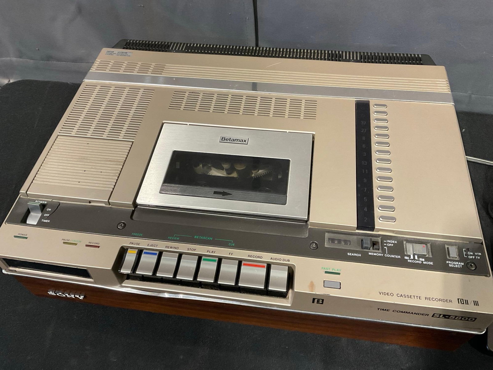 Sony Betamax SL-5800 Videocassette Recorder w/Remote, 8h x 20w x 16d inches - 3
