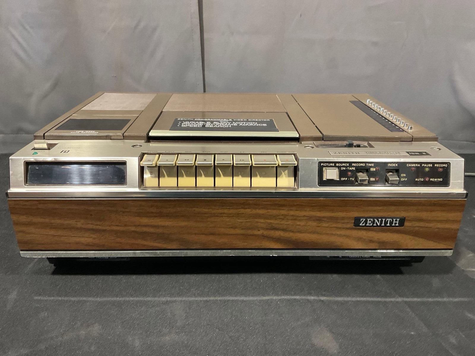 Zenith model no VR9760W, Video Cassette Recorder, 8h x 20w x 16d inches (1 of 7)