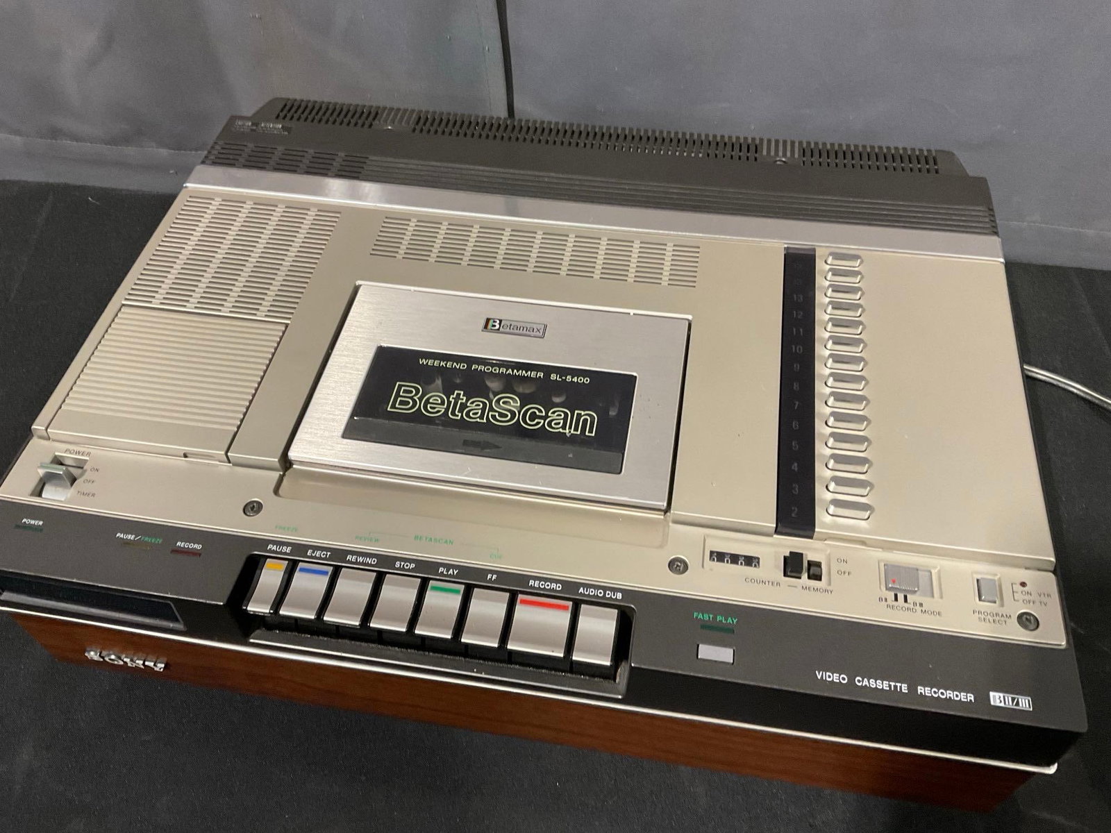 Sony Betamax model no SL-5400 Videocassette Recorder, 8h x 20w x 16d inches - 2