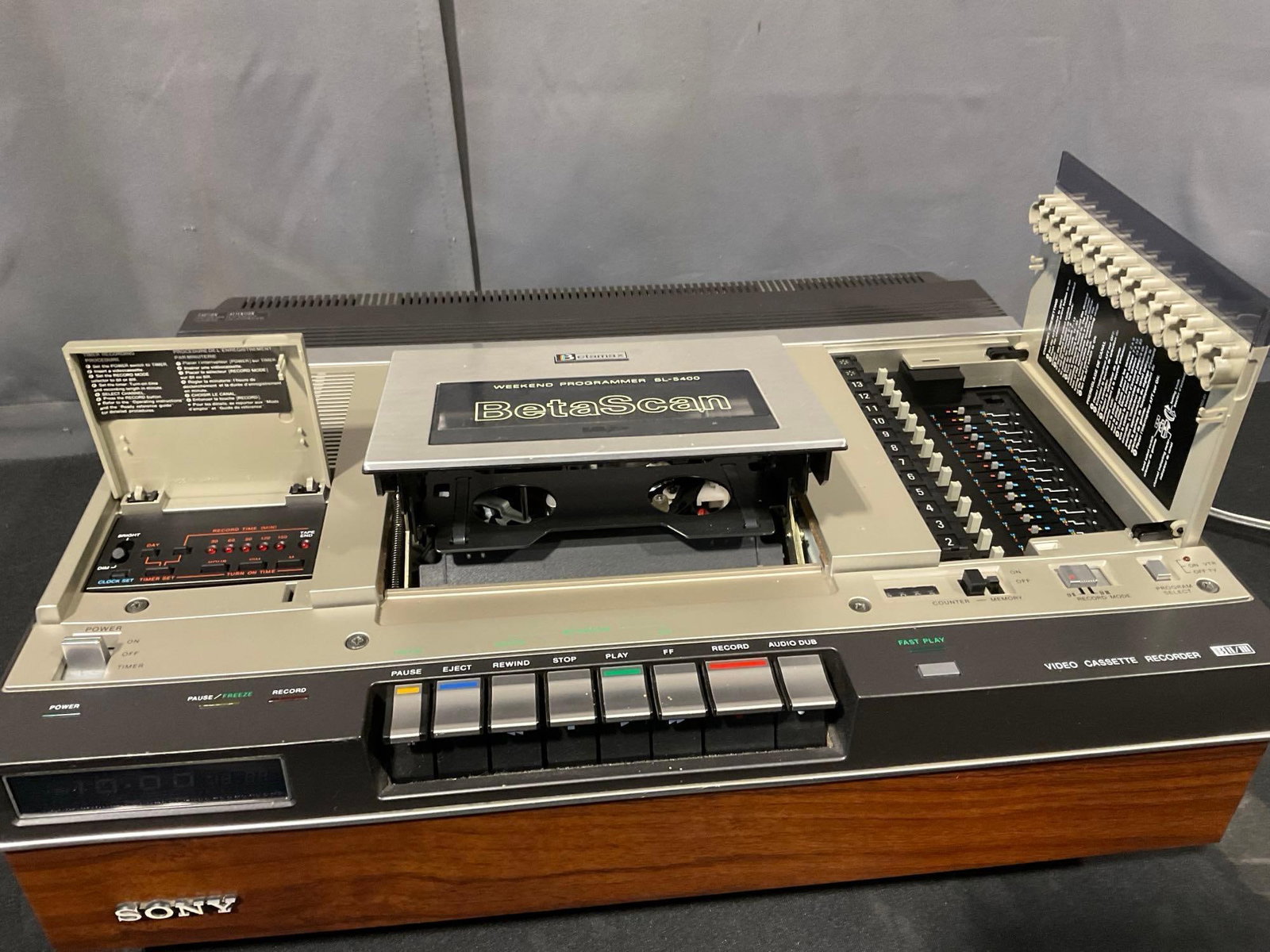 Sony Betamax model no SL-5400 Videocassette Recorder, 8h x 20w x 16d inches - 3
