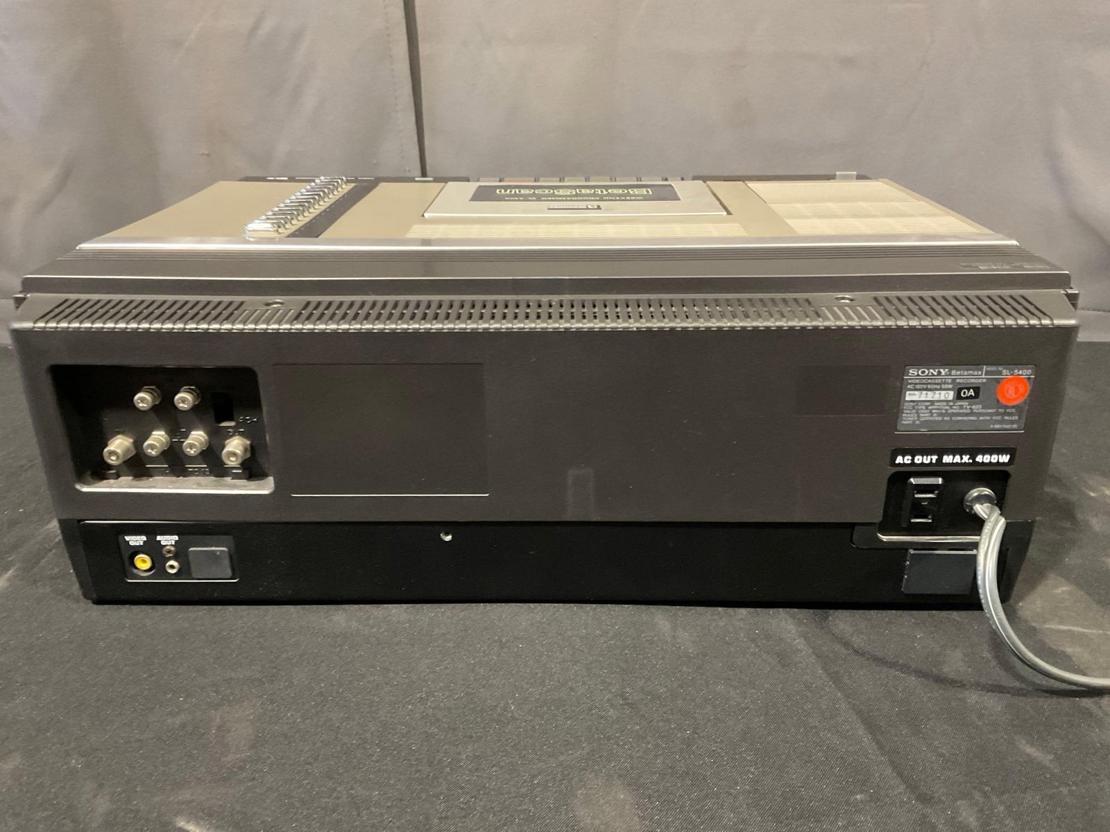 Sony Betamax model no SL-5400 Videocassette Recorder, 8h x 20w x 16d inches - 4