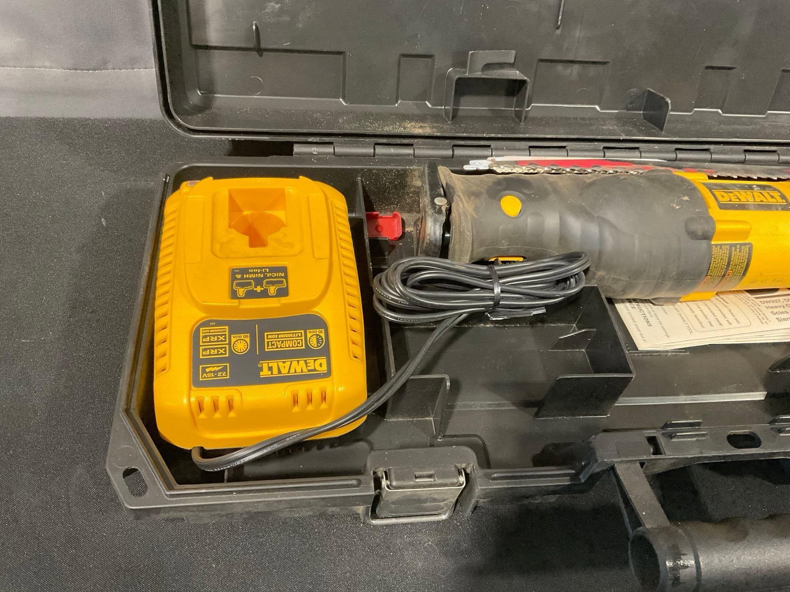 DeWalt DC385 Variable Speed Reciprocating Saw w/Case - 3