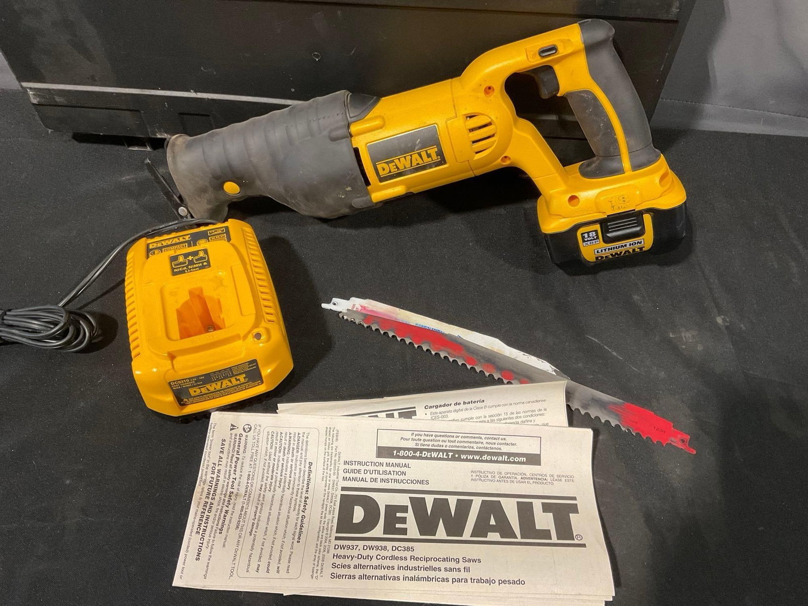 DeWalt DC385 Variable Speed Reciprocating Saw w/Case - 4
