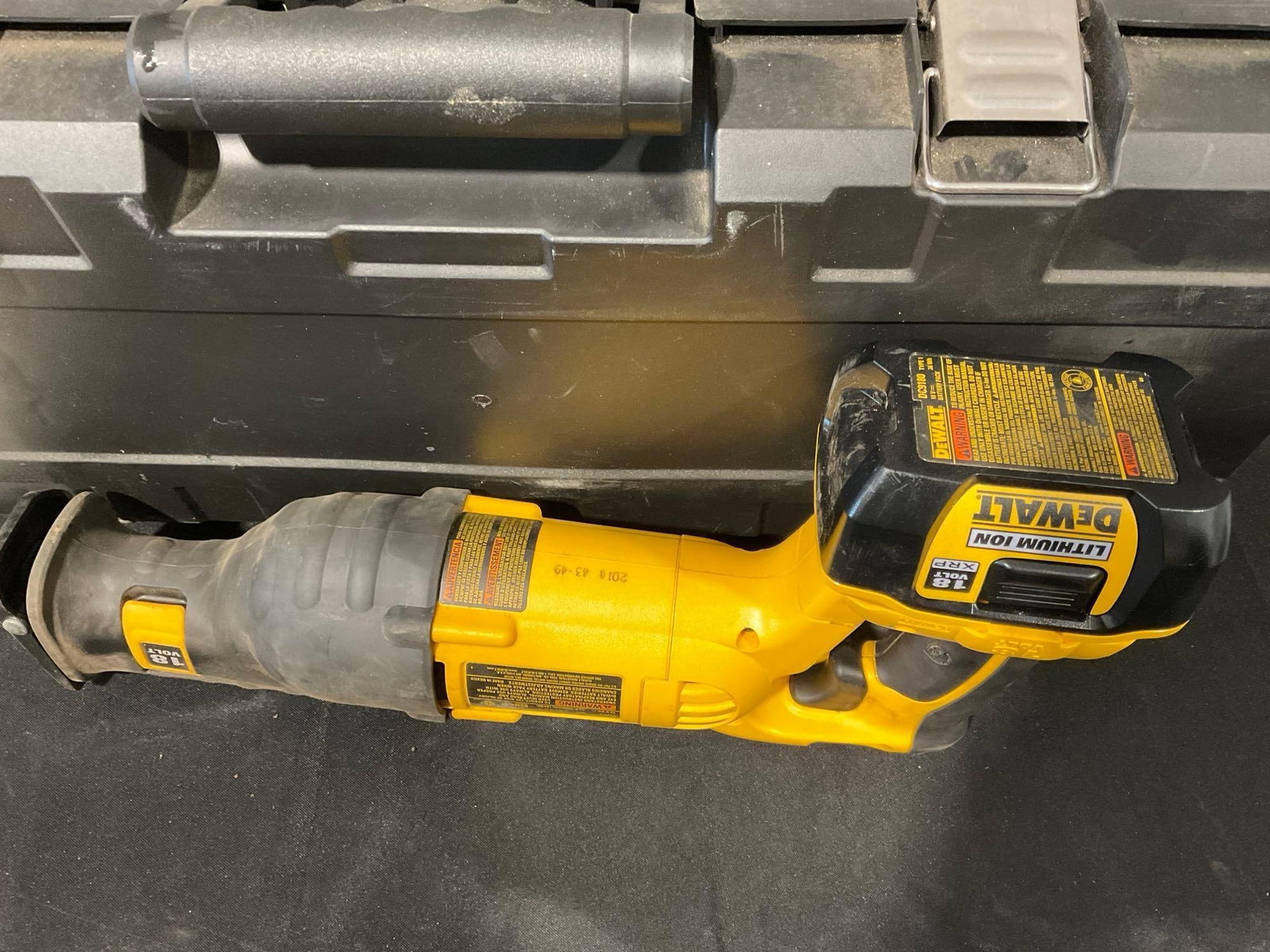 DeWalt DC385 Variable Speed Reciprocating Saw w/Case - 5