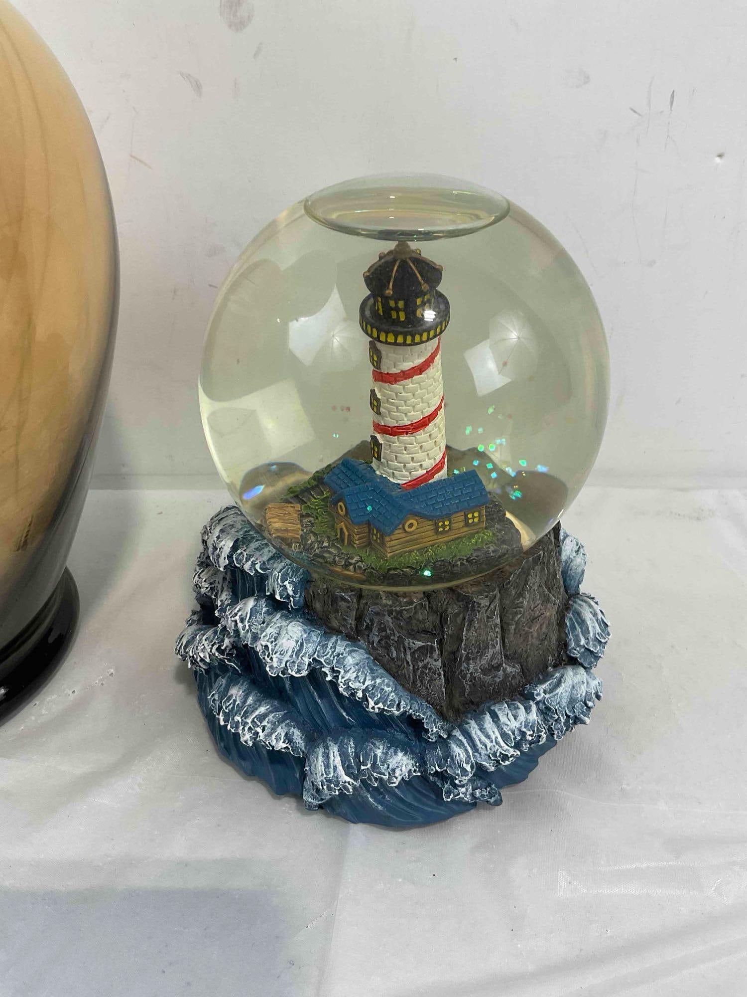 3 pcs Decorative Glass Assortment, incl. Dolphins Paperweight & Lighthouse Snowglobe. See pics. - 6
