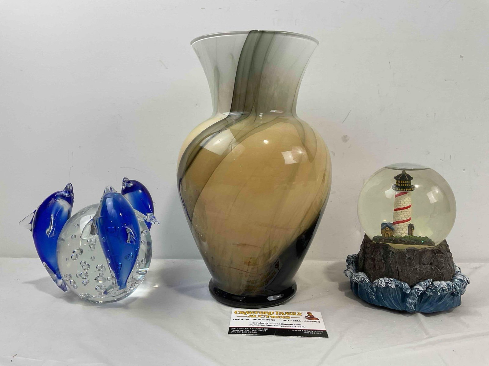 3 pcs Decorative Glass Assortment, incl. Dolphins Paperweight & Lighthouse Snowglobe. See pics. - 7