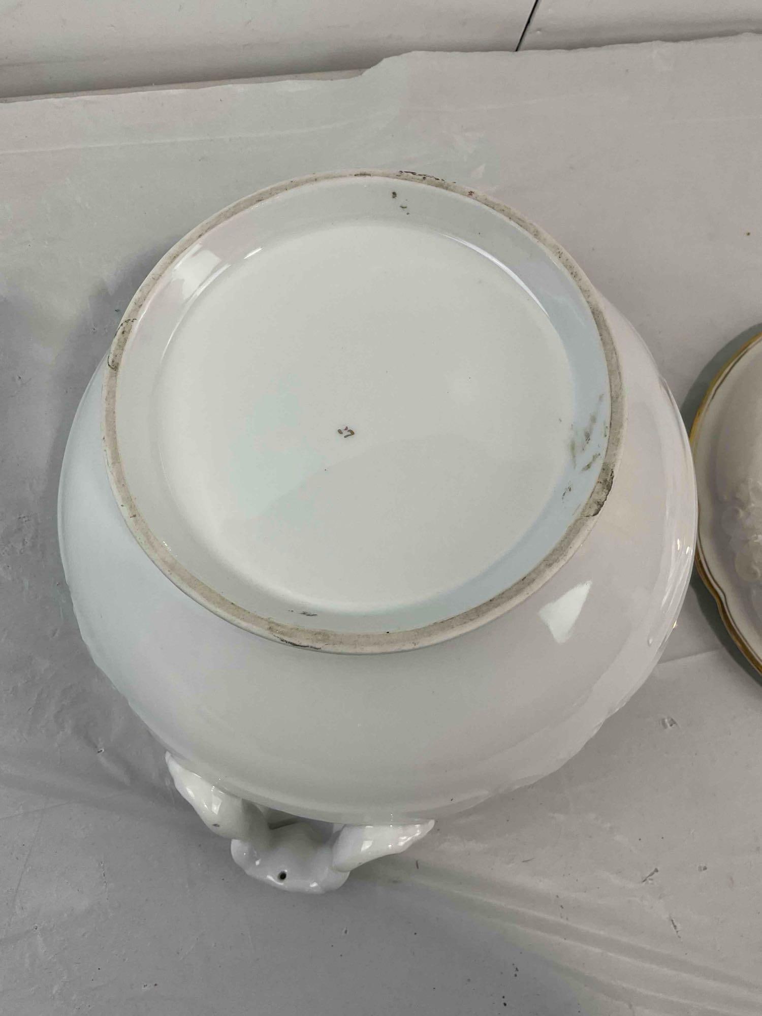 Vintage White & Gold Glazed Ceramic Soup Tureen. Excellent Condition. See pics. - 6