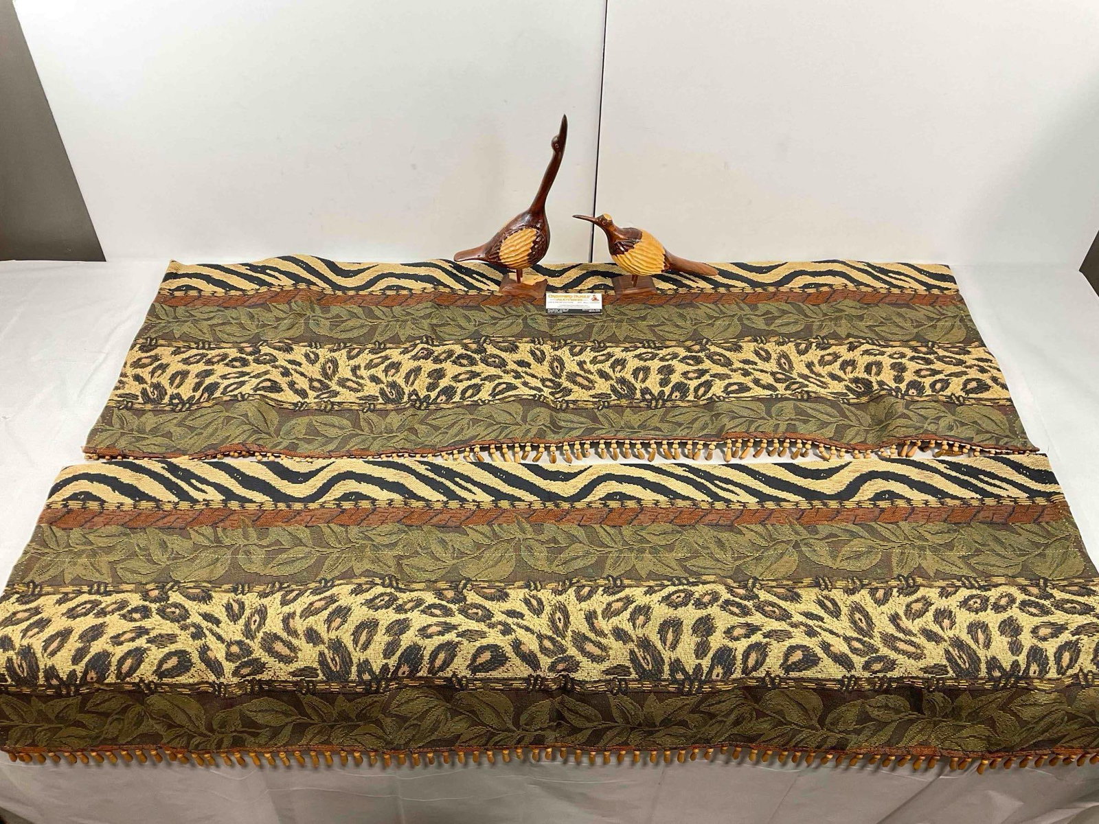 4 pcs Collectible Assortment, incl. 2x Jamaican Carved Wooden Birds & 2x Beaded Textiles. (1 of 5)
