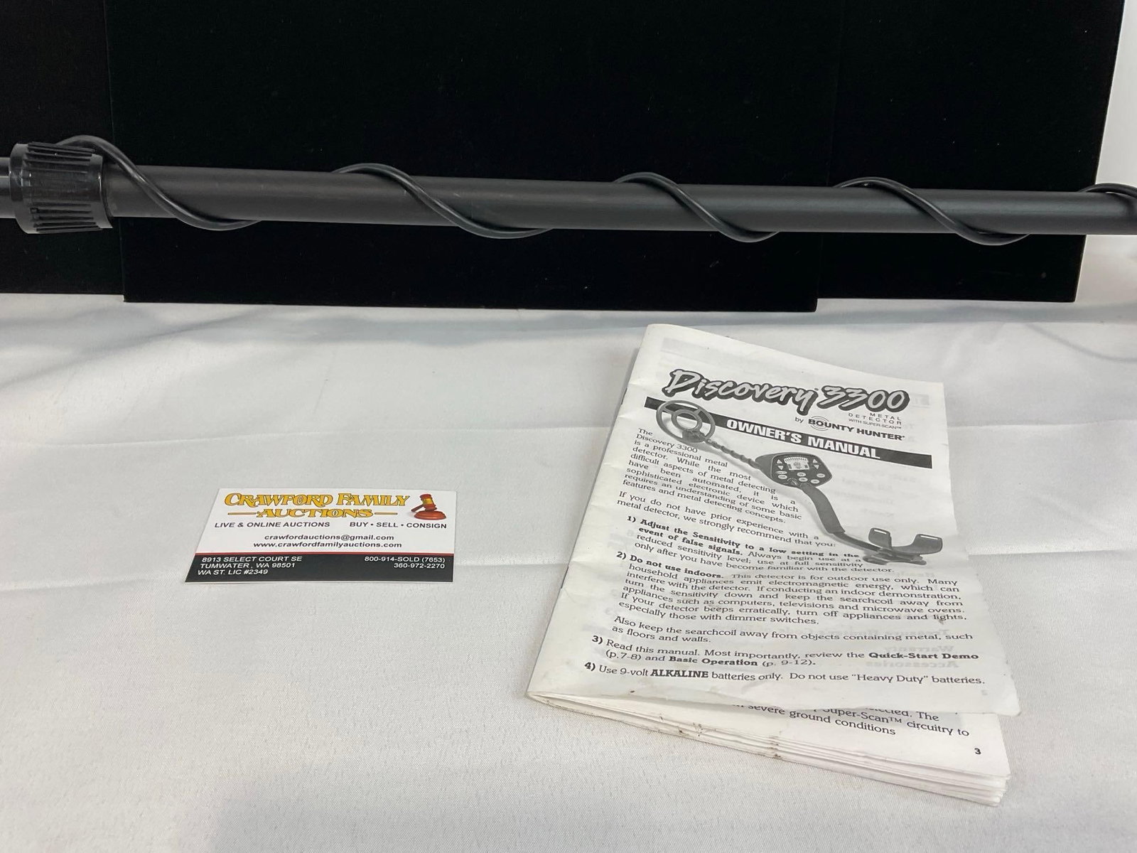 Discovery 3300 Metal Detector w/Super Scan by Bounty Hunter, breaks down to two pieces: Appears to be in good shape. The piece measures approx 30h x 10w x 7d inches. See pics. E-5860
